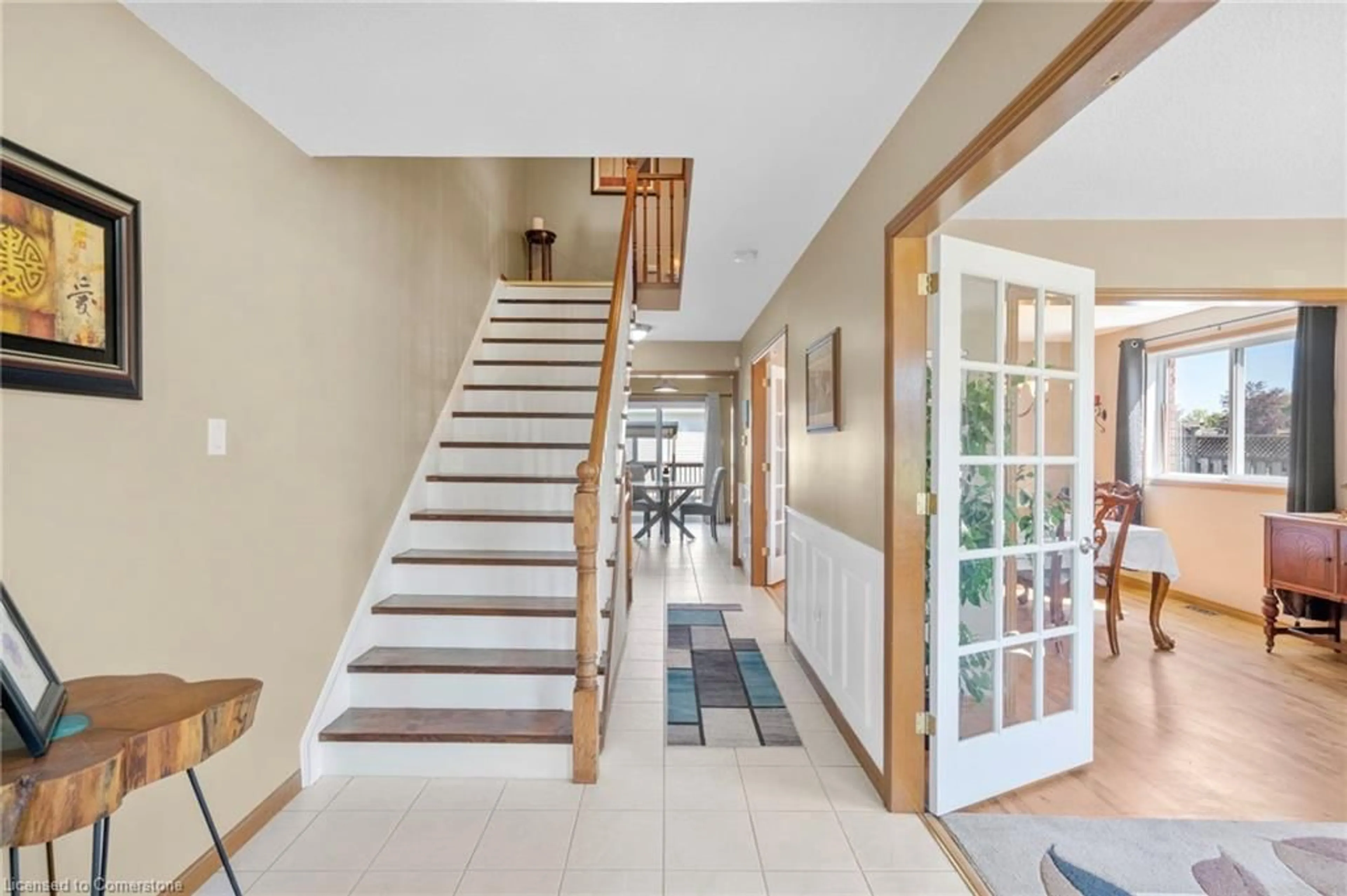Indoor foyer for 13 Scottswood Lane, Caledonia Ontario N3W 2M4