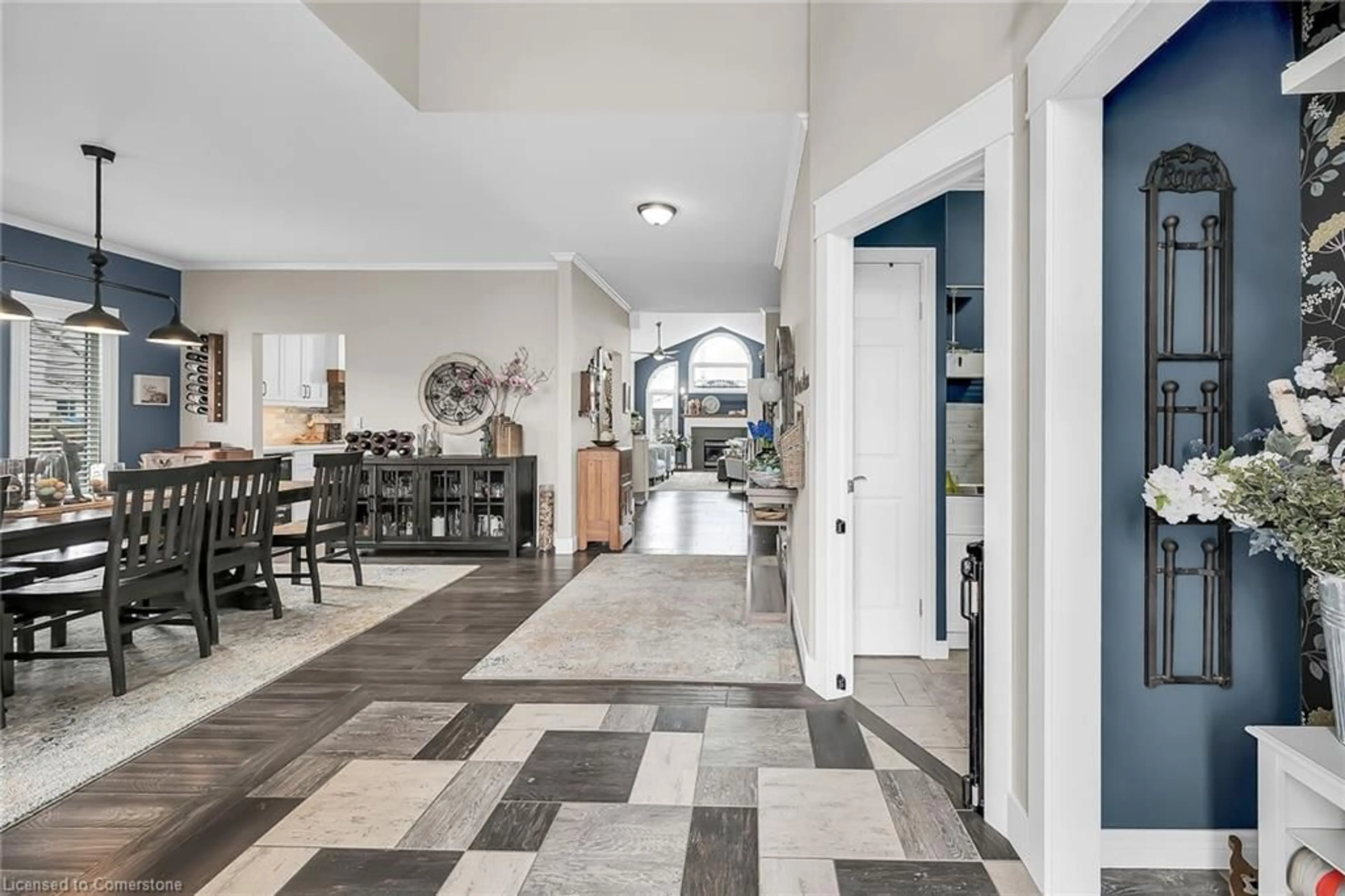 Indoor foyer for 50 Claymore Cres, Caledonia Ontario N3W 2P4