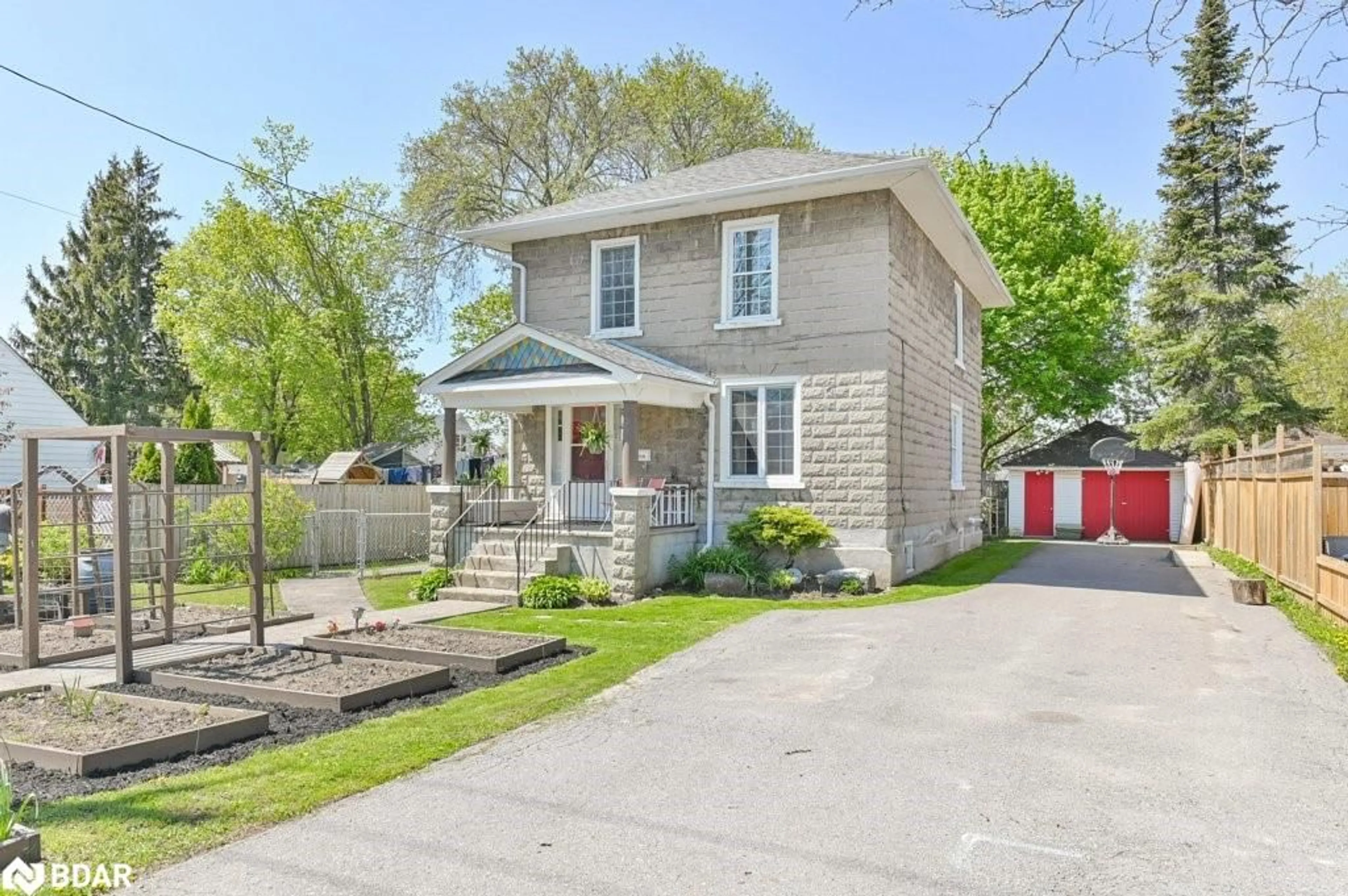 A pic from outside/outdoor area/front of a property/back of a property/a pic from drone, street for 180 Byron St, Trenton Ontario K8V 2Y8