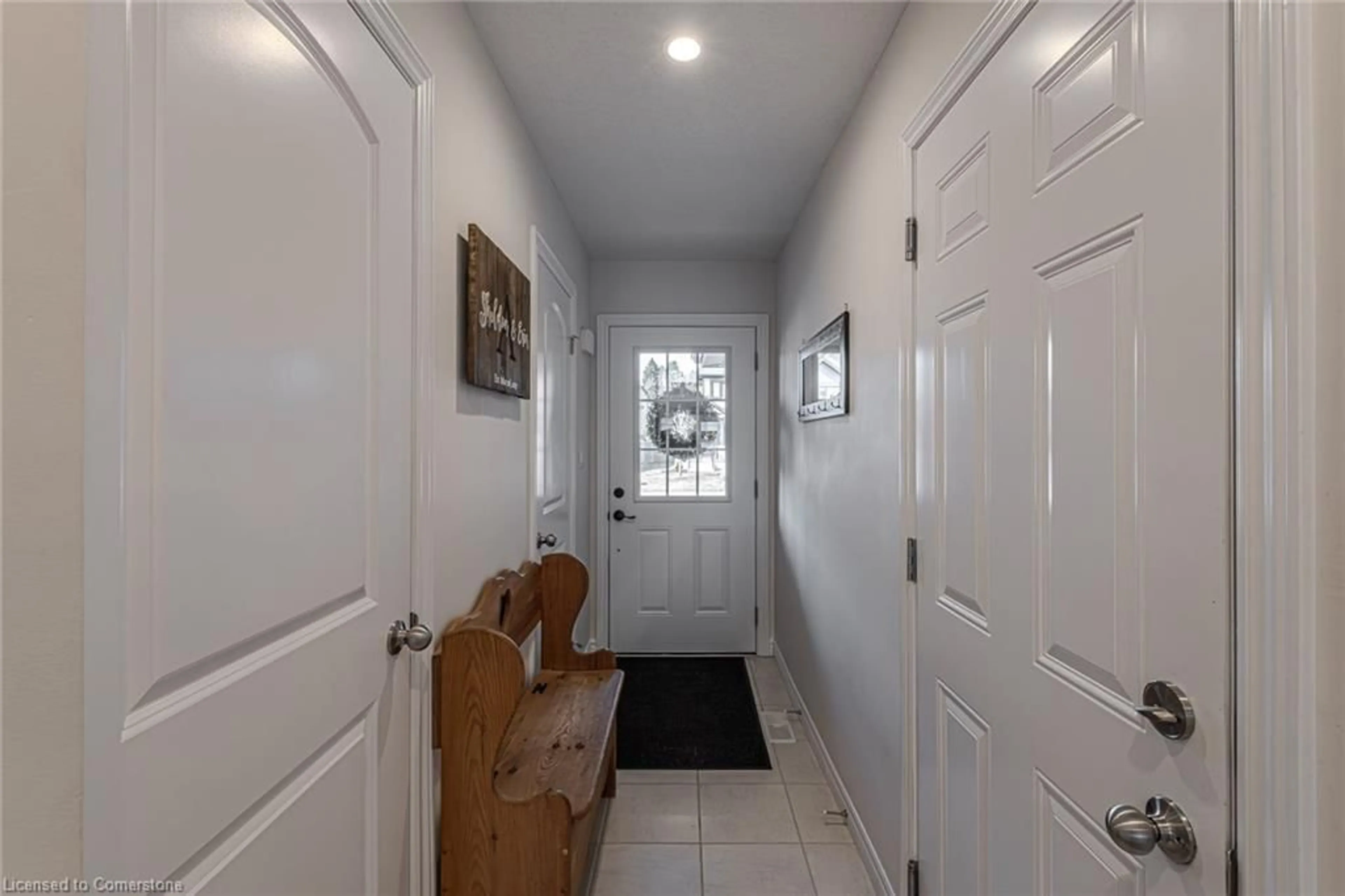 Indoor entryway for 36 Basswood Rd, Simcoe Ontario N3Y 0E1