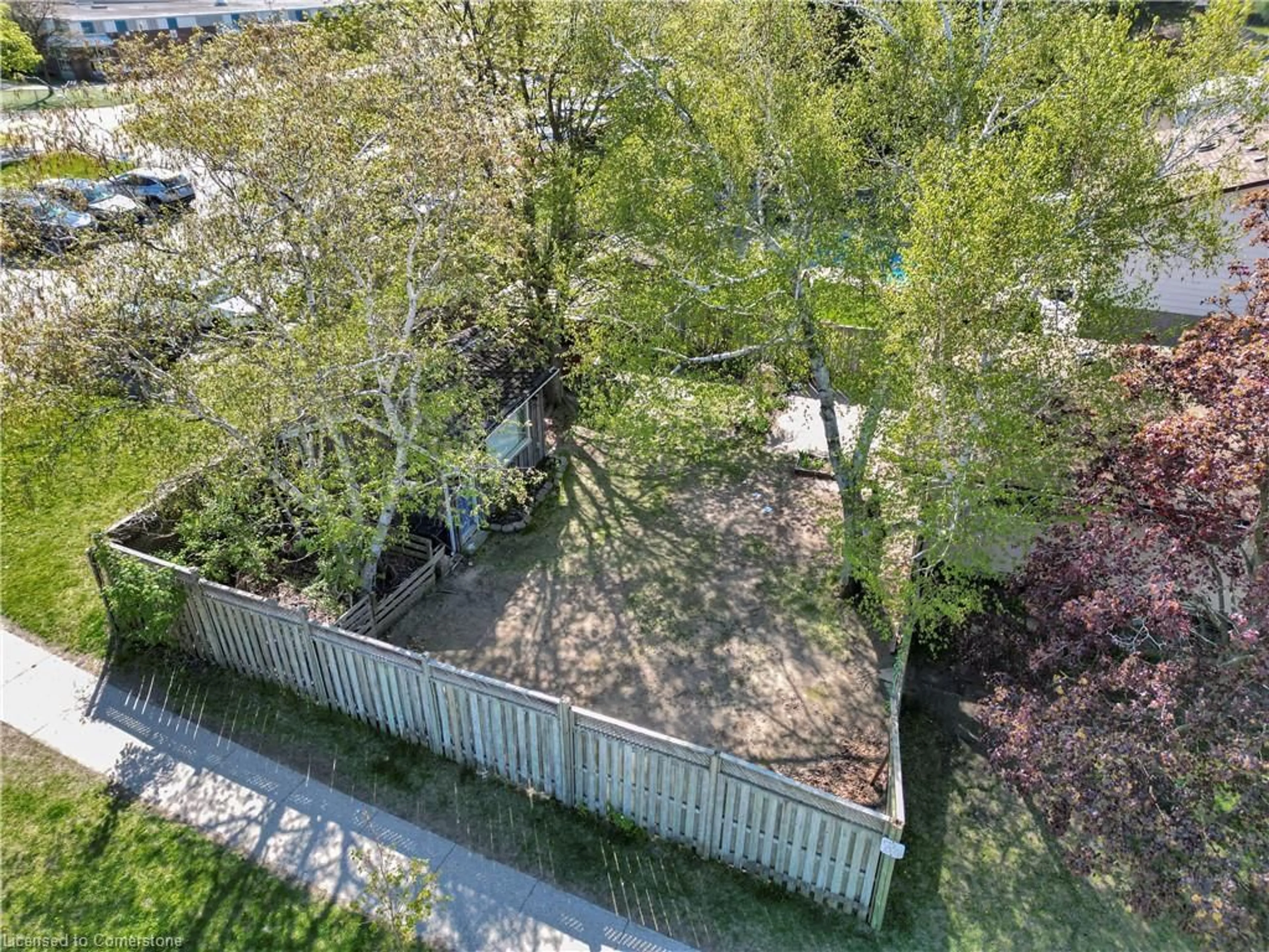 A pic from outside/outdoor area/front of a property/back of a property/a pic from drone, unknown for 130 Shea Cres, Kitchener Ontario N2E 1E8