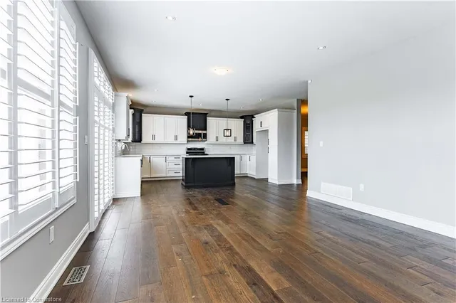 Additional property image - 8 Cesar Pl