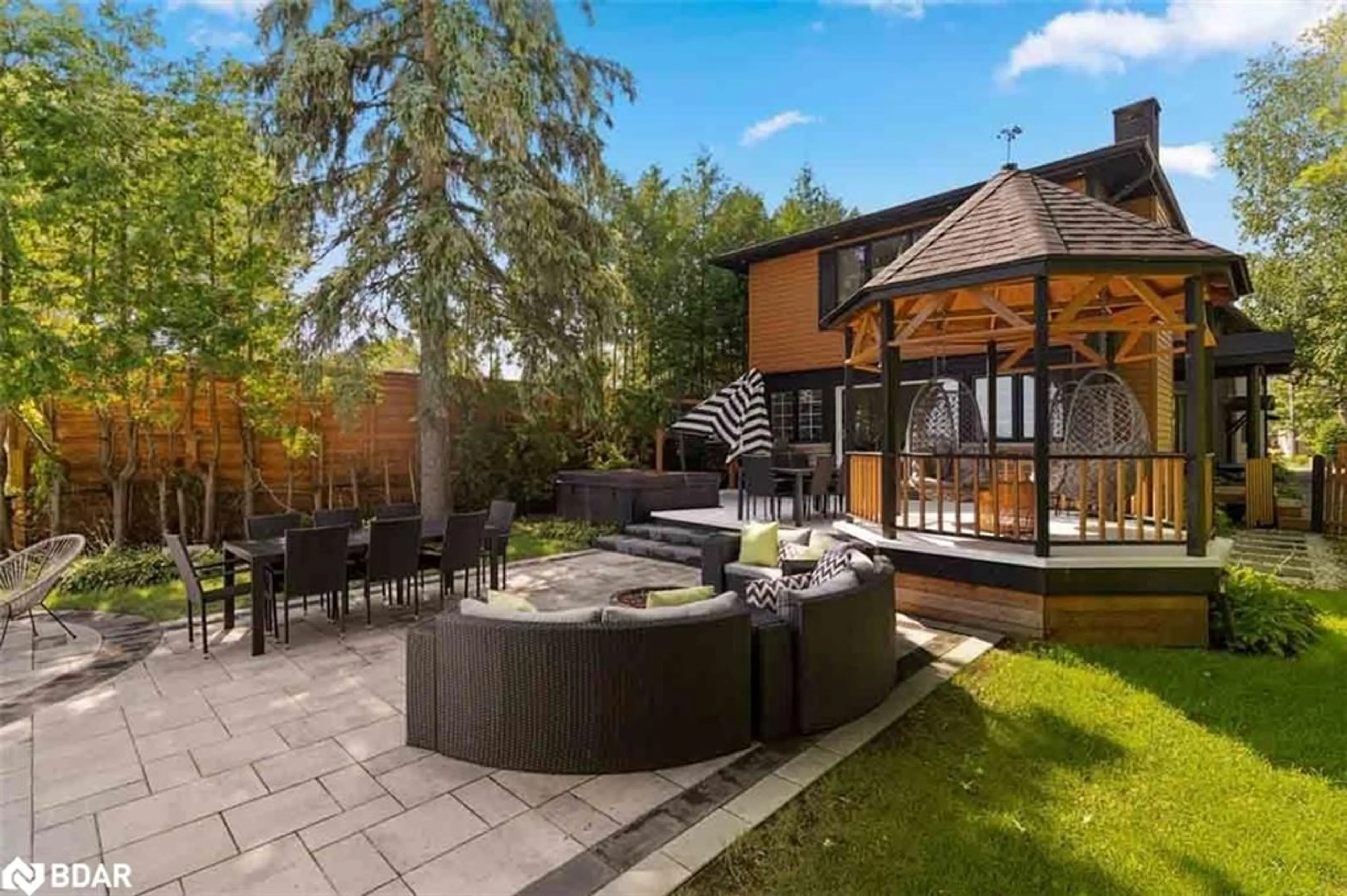Patio, street for 943 Barry Ave, Innisfil Ontario L0L 1W0