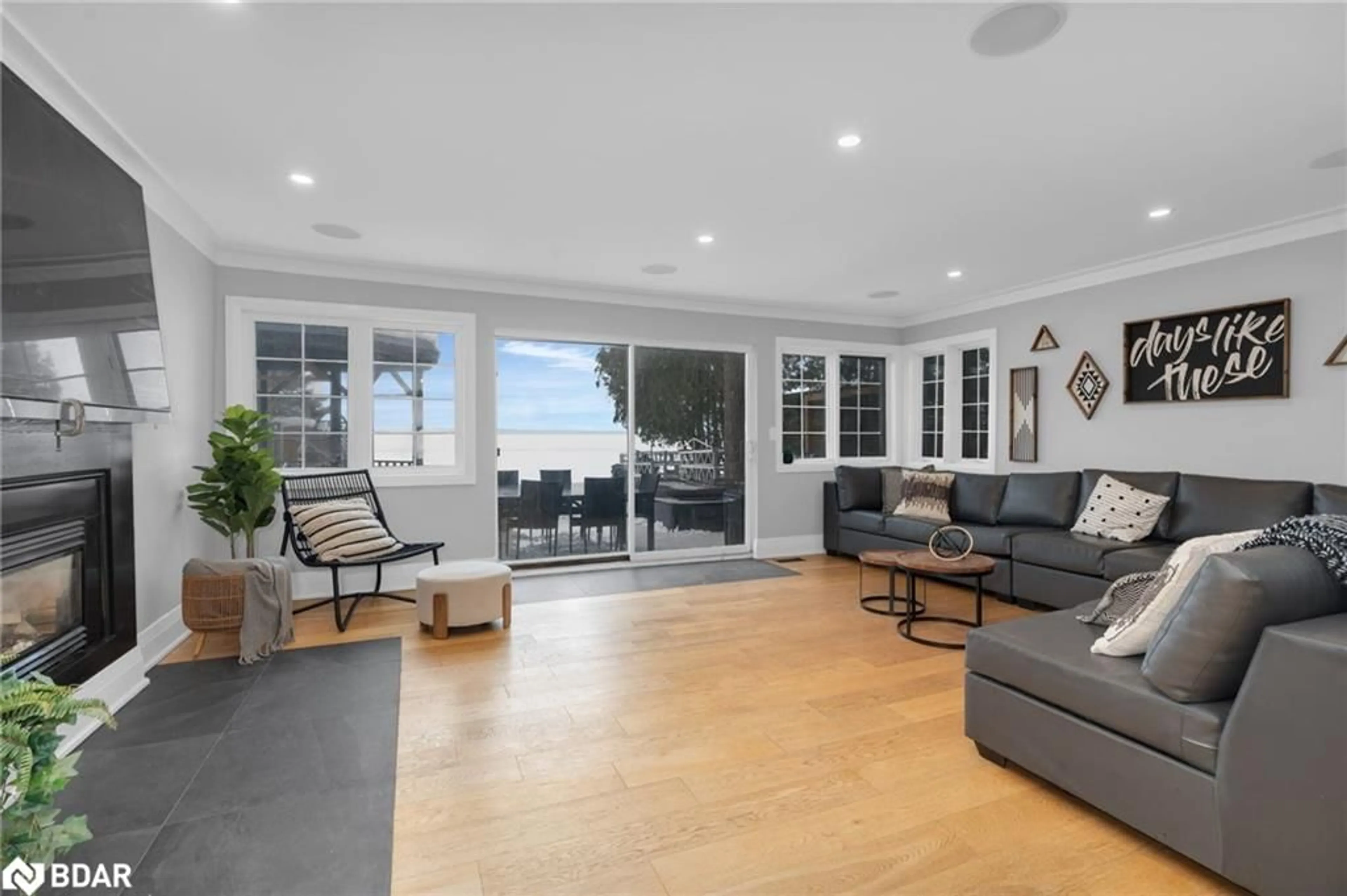 Living room with furniture, unknown for 943 Barry Ave, Innisfil Ontario L0L 1W0
