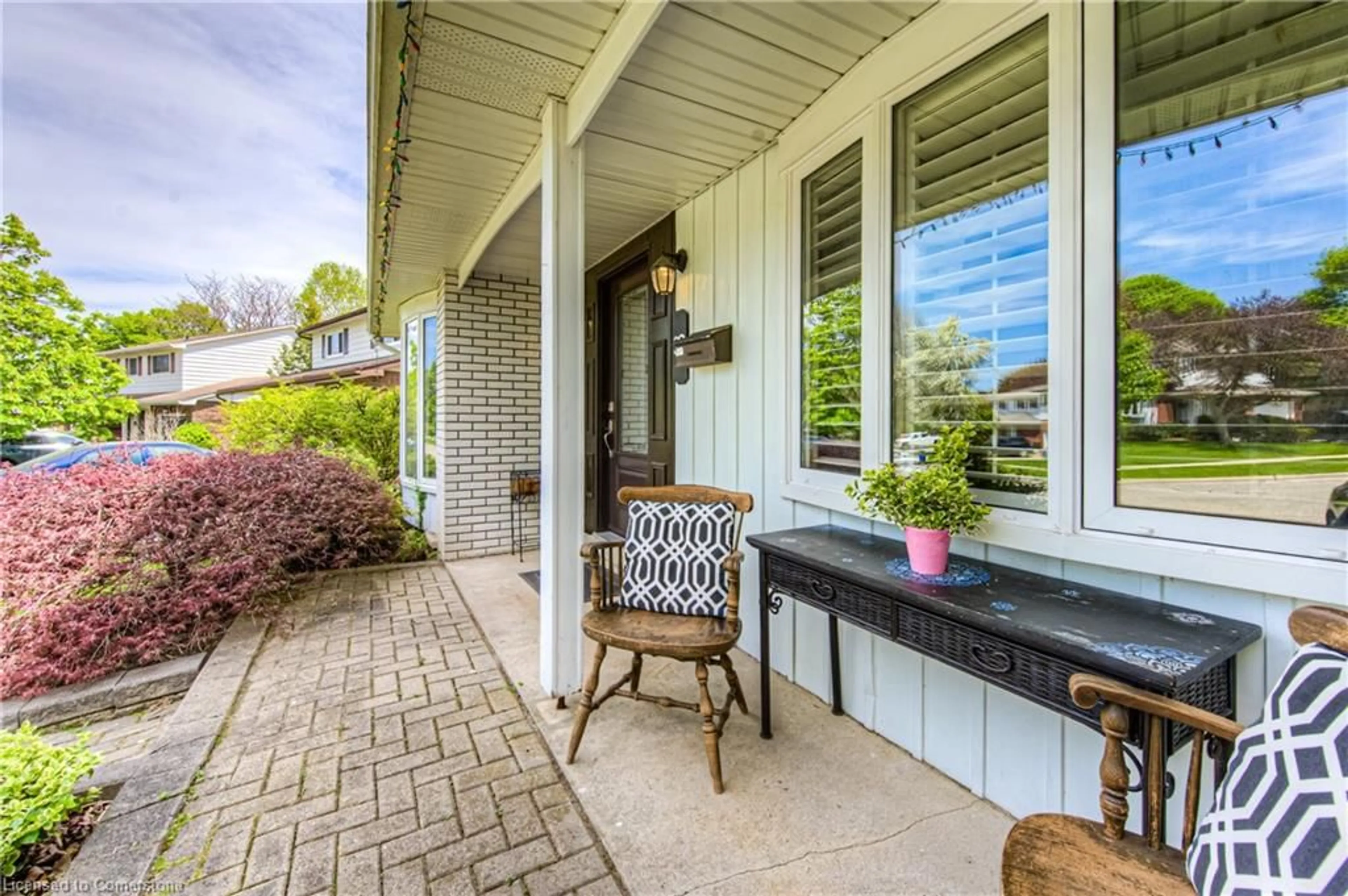Patio, street for 92 Pinehurst Cres, Kitchener Ontario N2N 1E4