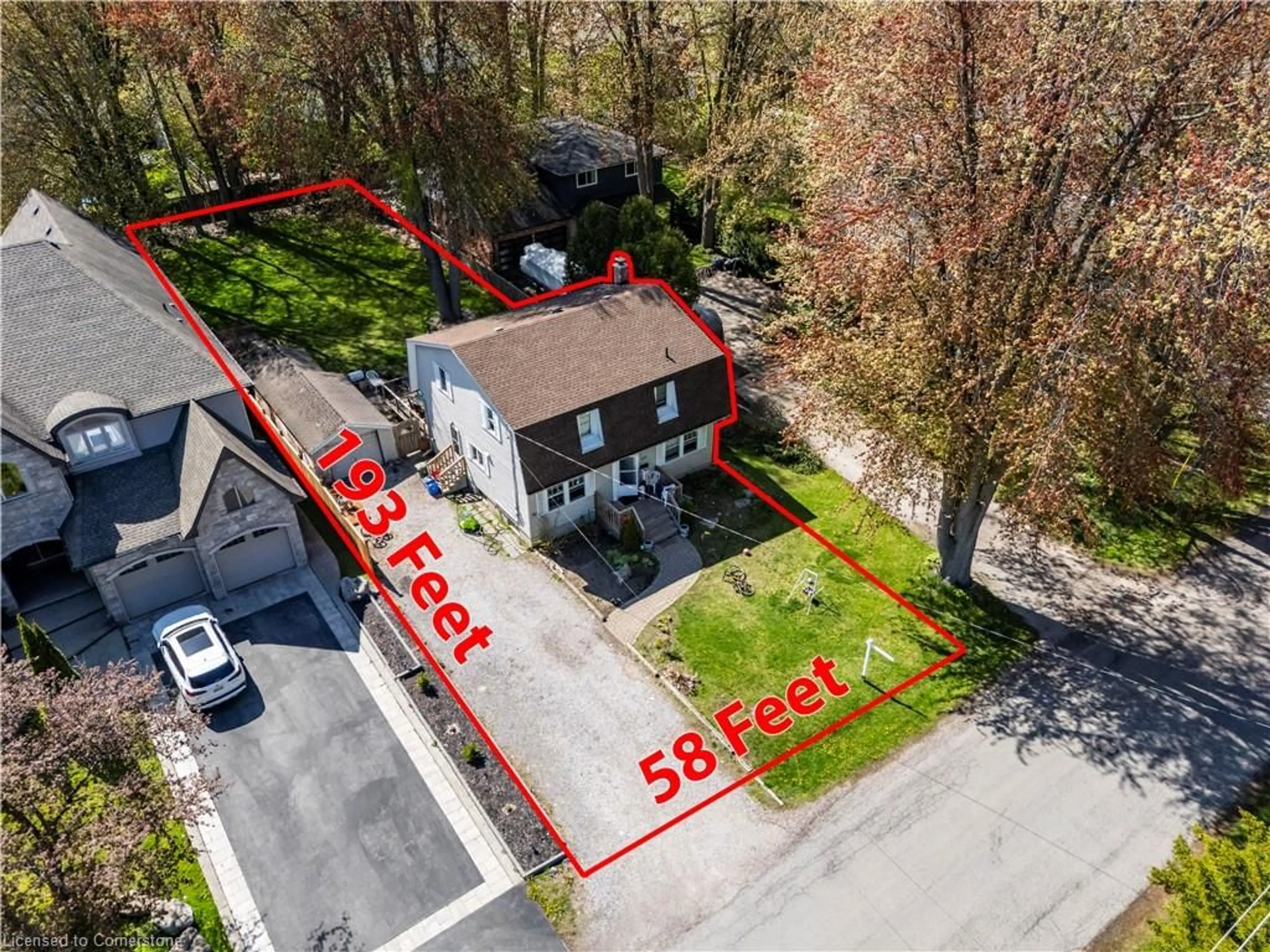 A pic from outside/outdoor area/front of a property/back of a property/a pic from drone, street for 210 Valleyview Dr, Ancaster Ontario L9G 2A8