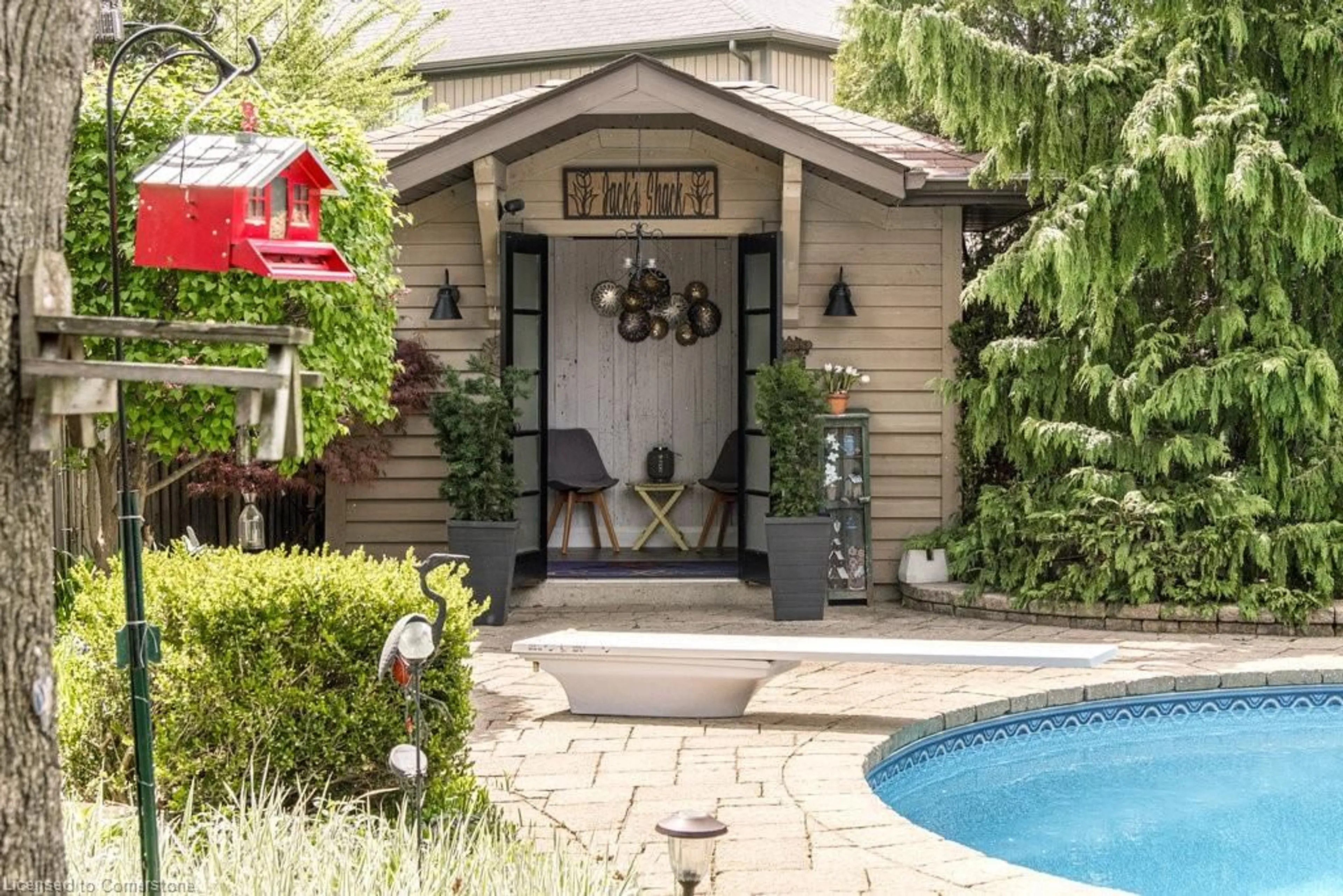 Patio, street for 302 Harmony Rd, Ancaster Ontario L9G 2T2