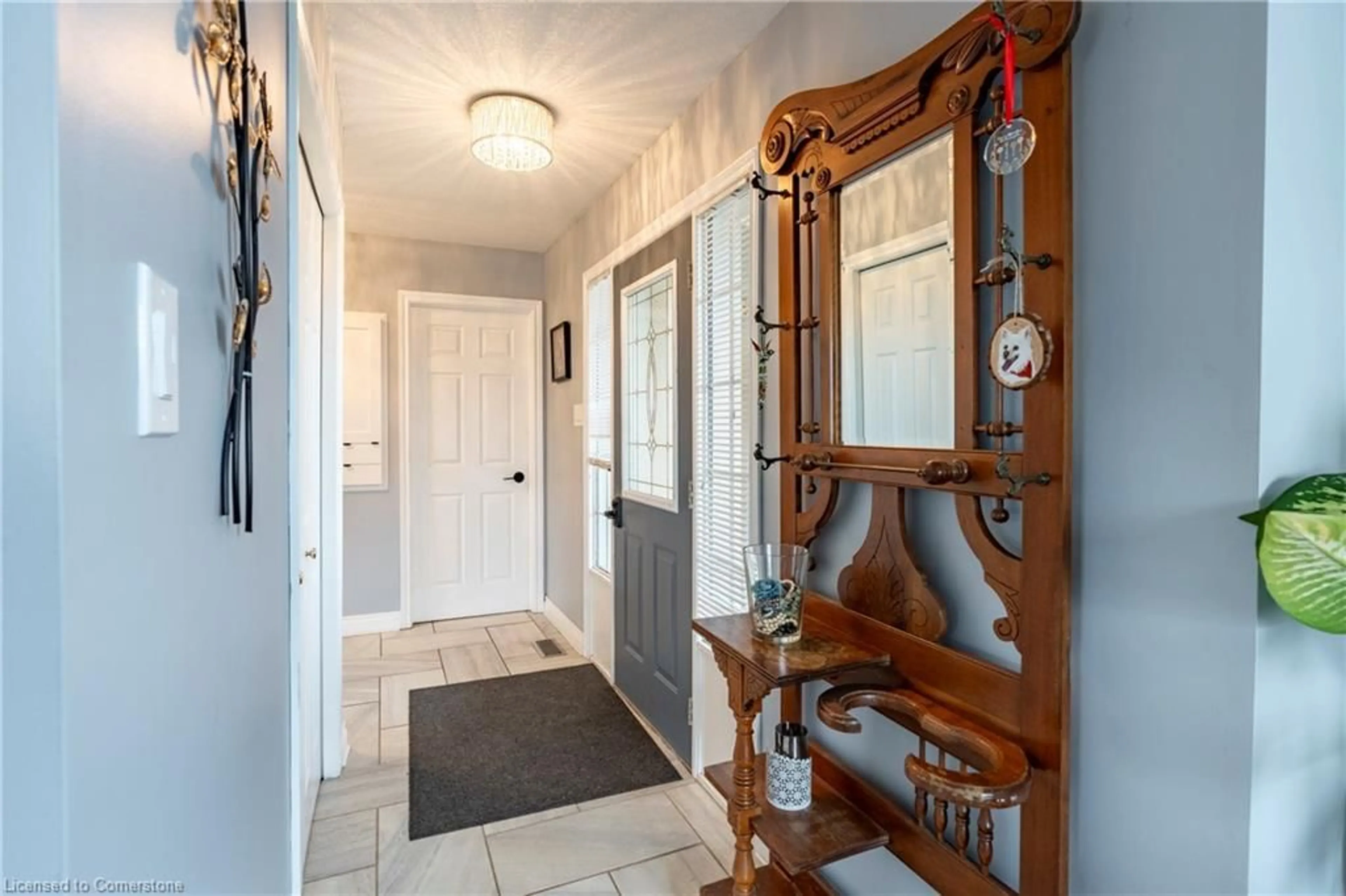 Indoor entryway for 49 Torrance Lane, Belwood Ontario N0B 1J0