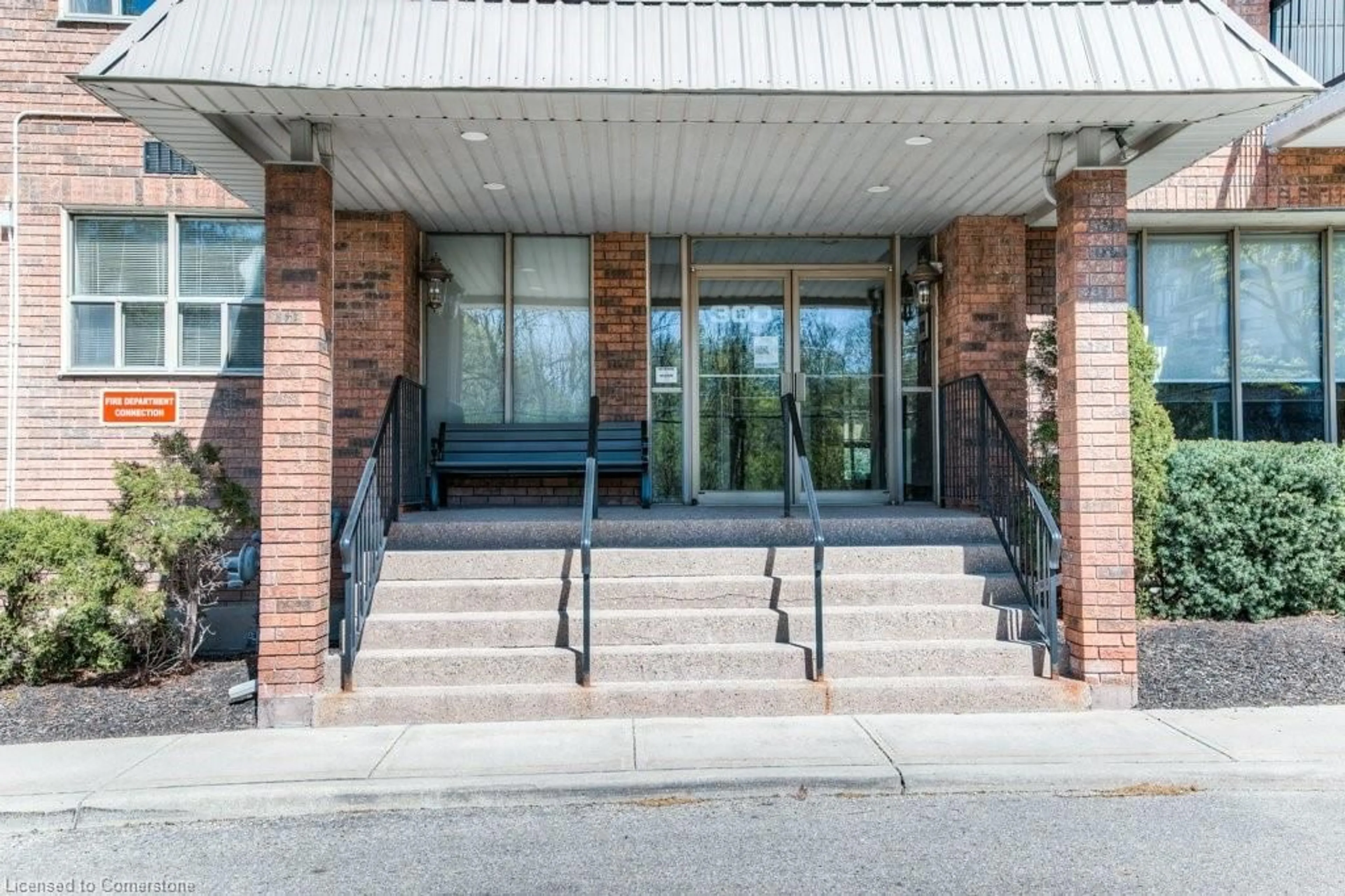 Indoor foyer for 300 Keats Way #205, Waterloo Ontario N2L 6E6
