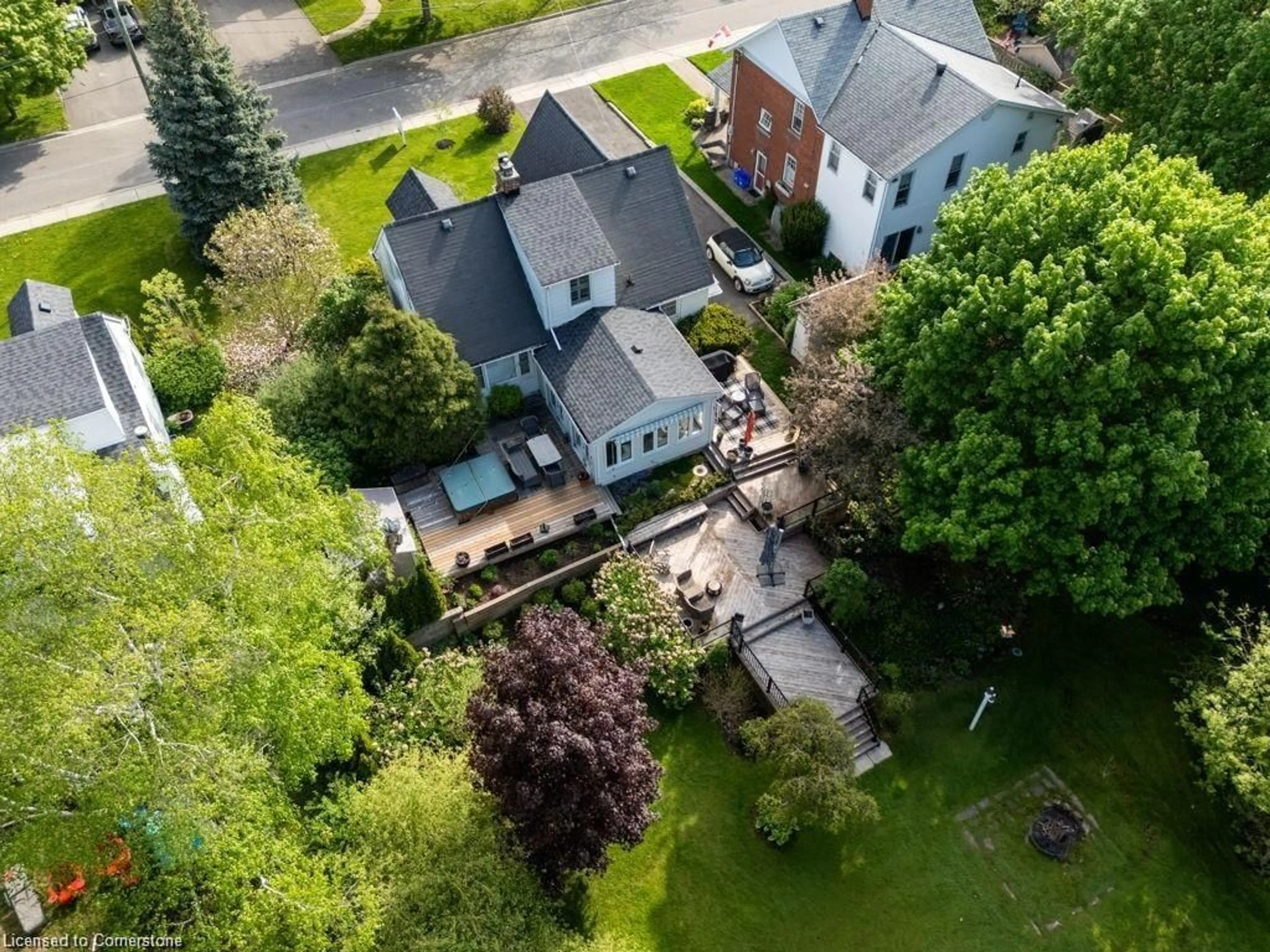A pic from outside/outdoor area/front of a property/back of a property/a pic from drone, street for 124 Lydia Ave, Milton Ontario L9T 2H1