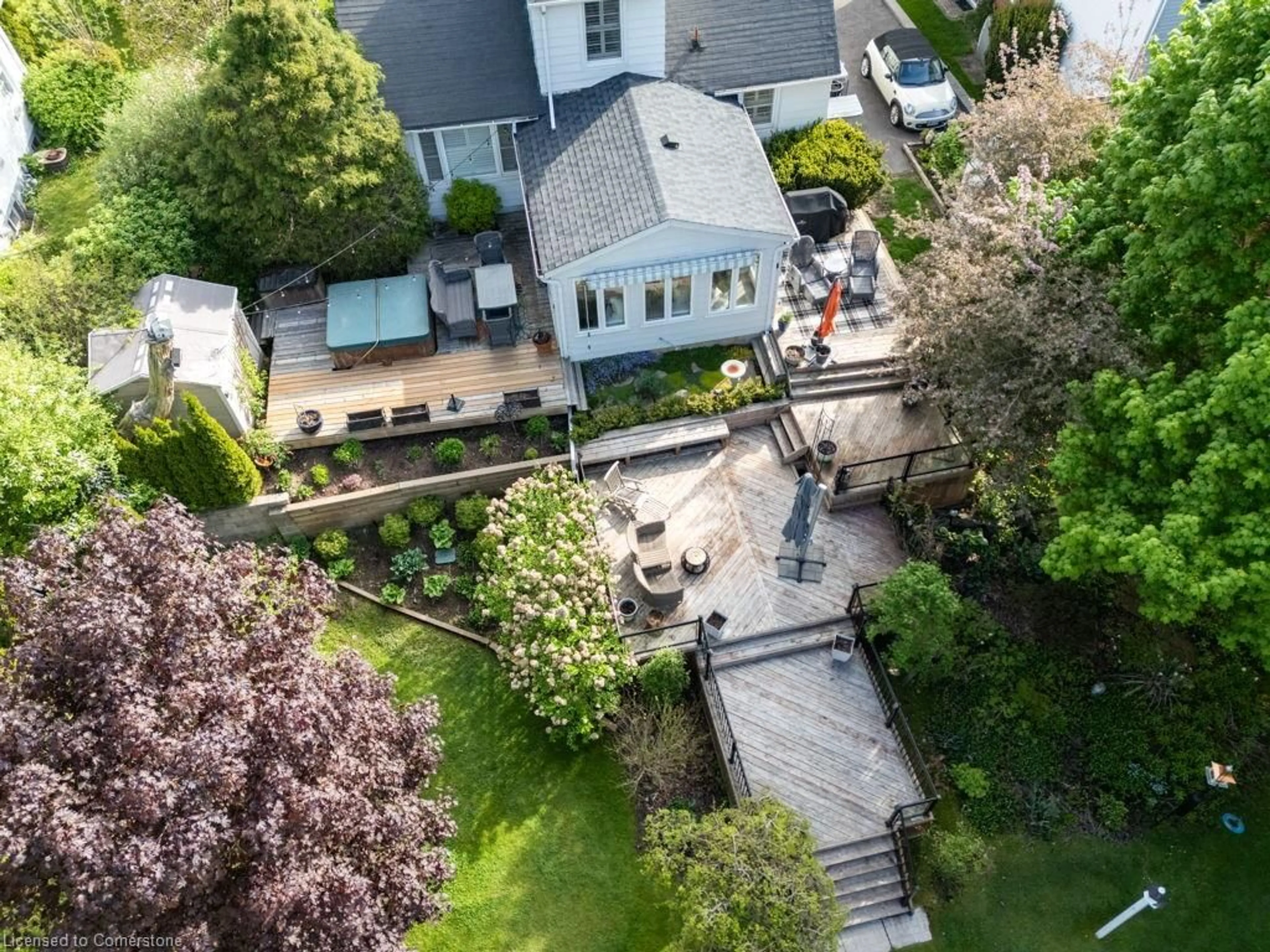 A pic from outside/outdoor area/front of a property/back of a property/a pic from drone, street for 124 Lydia Ave, Milton Ontario L9T 2H1