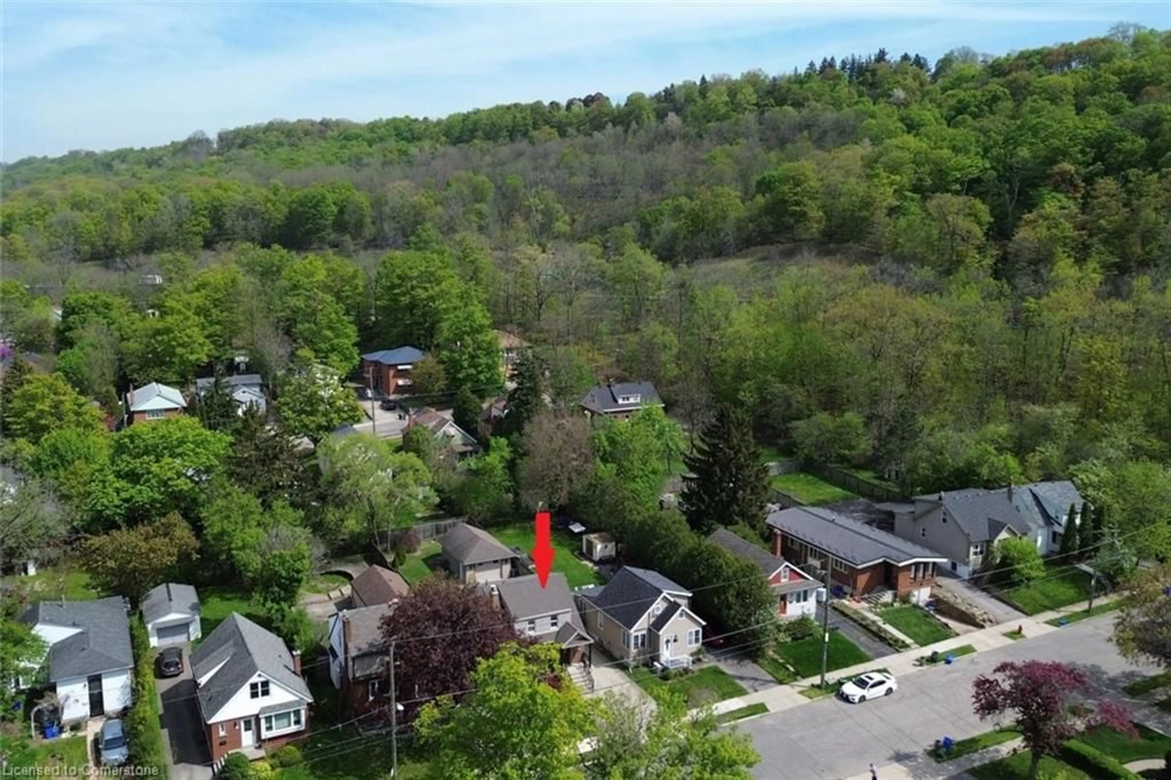 A pic from outside/outdoor area/front of a property/back of a property/a pic from drone, unknown for 293 Emerson St, Hamilton Ontario L8S 2Y8
