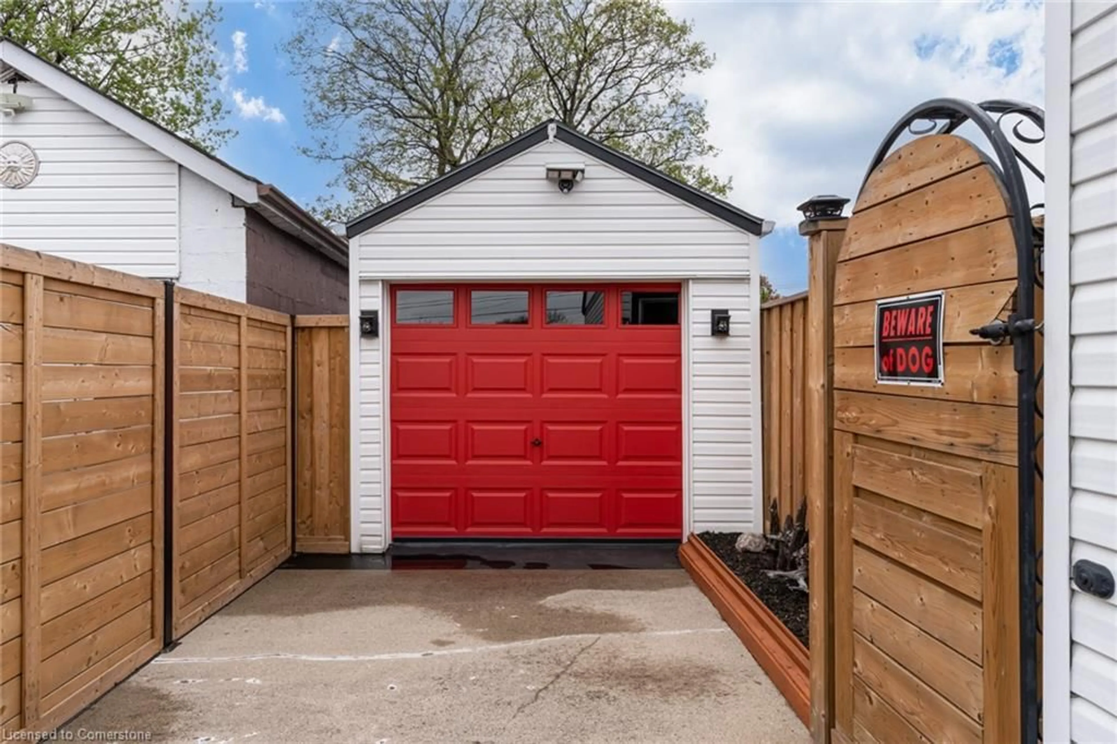 Shed for 68 East 36th St, Hamilton Ontario L8V 3Z1