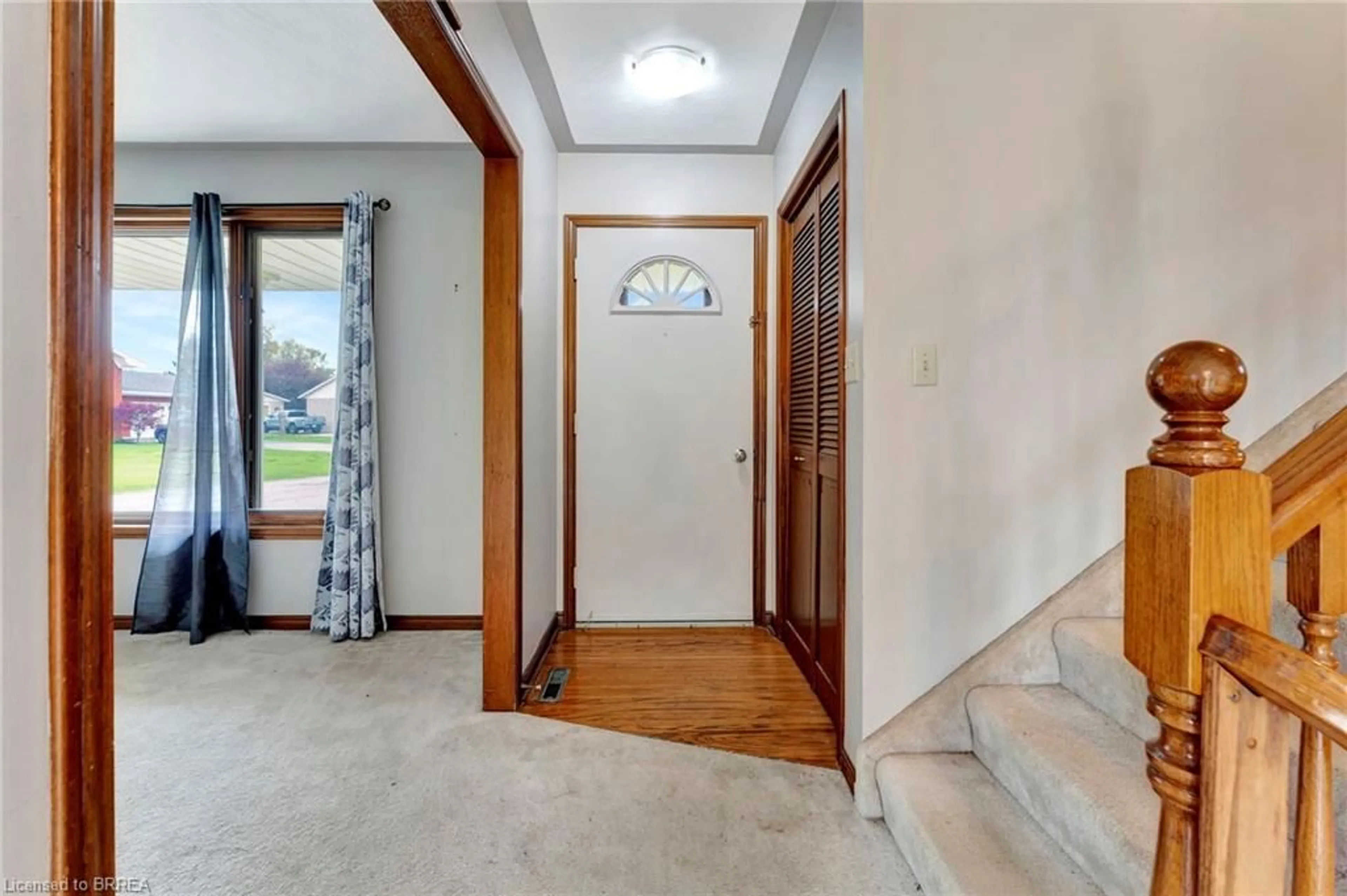 Indoor entryway for 2007 Hill St, Waterford Ontario N0E 1Y0
