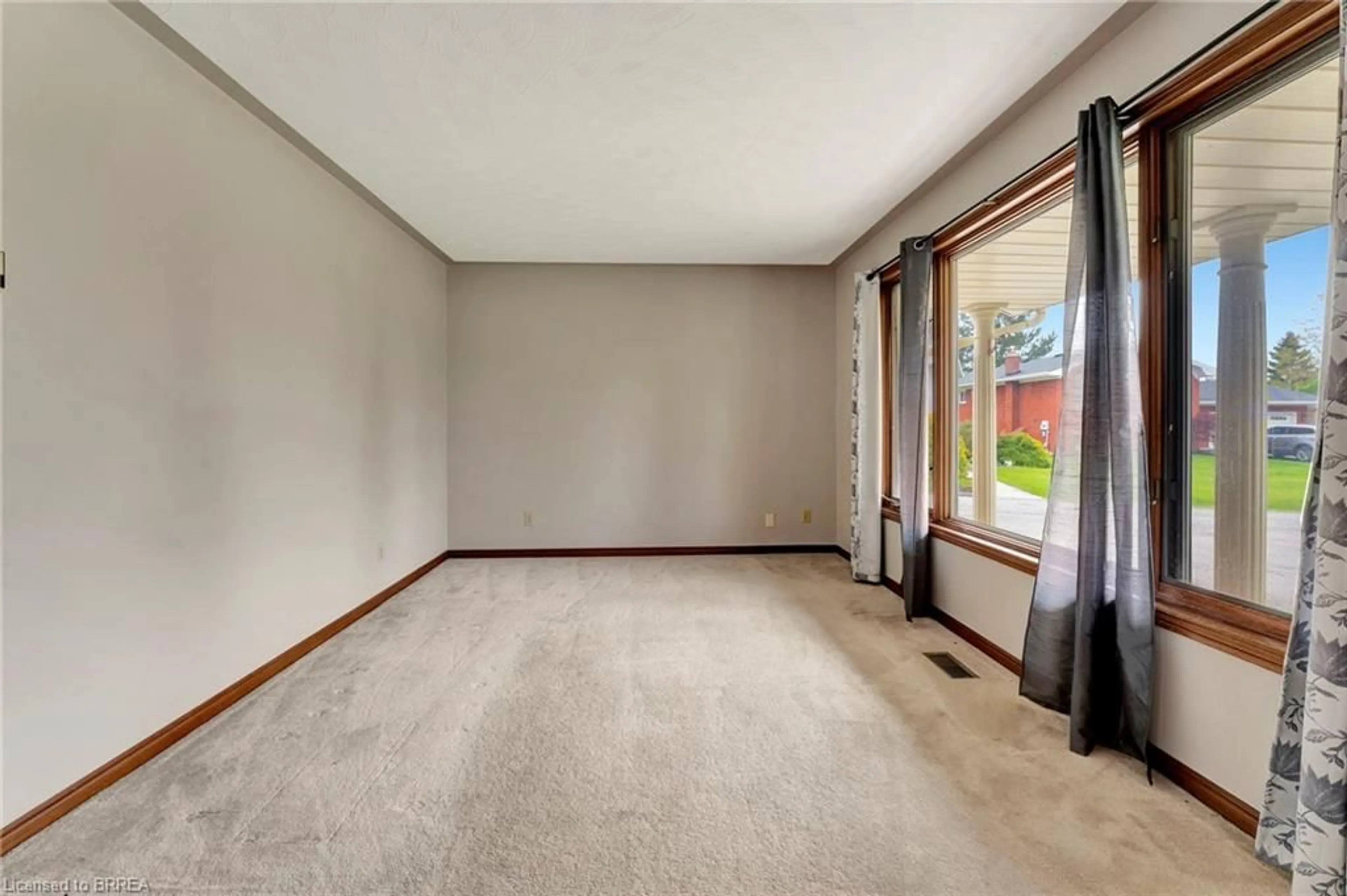 A pic of a room for 2007 Hill St, Waterford Ontario N0E 1Y0
