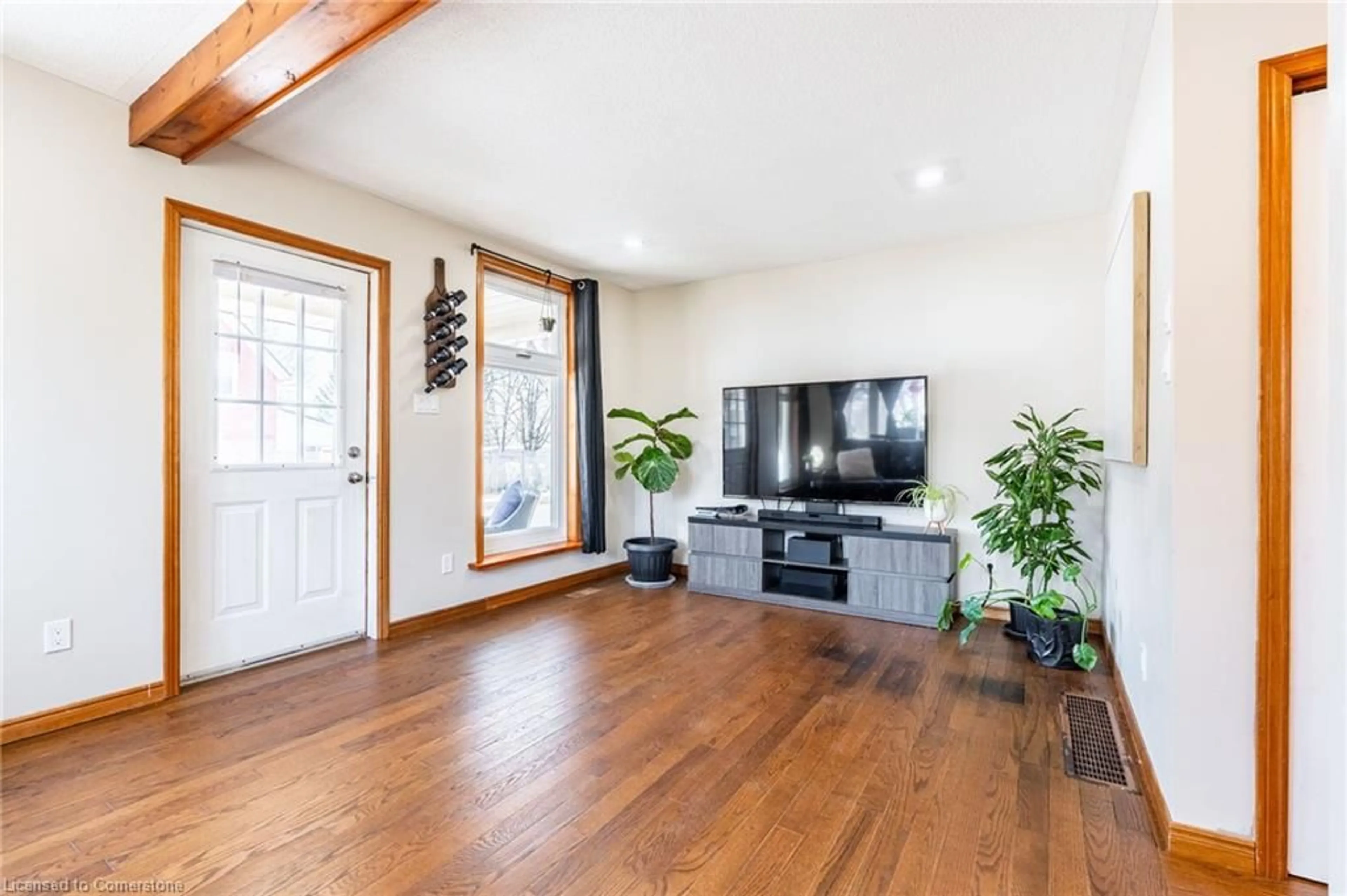 Indoor entryway for 88 Freelton Rd, Hamilton Ontario L0R 1K0