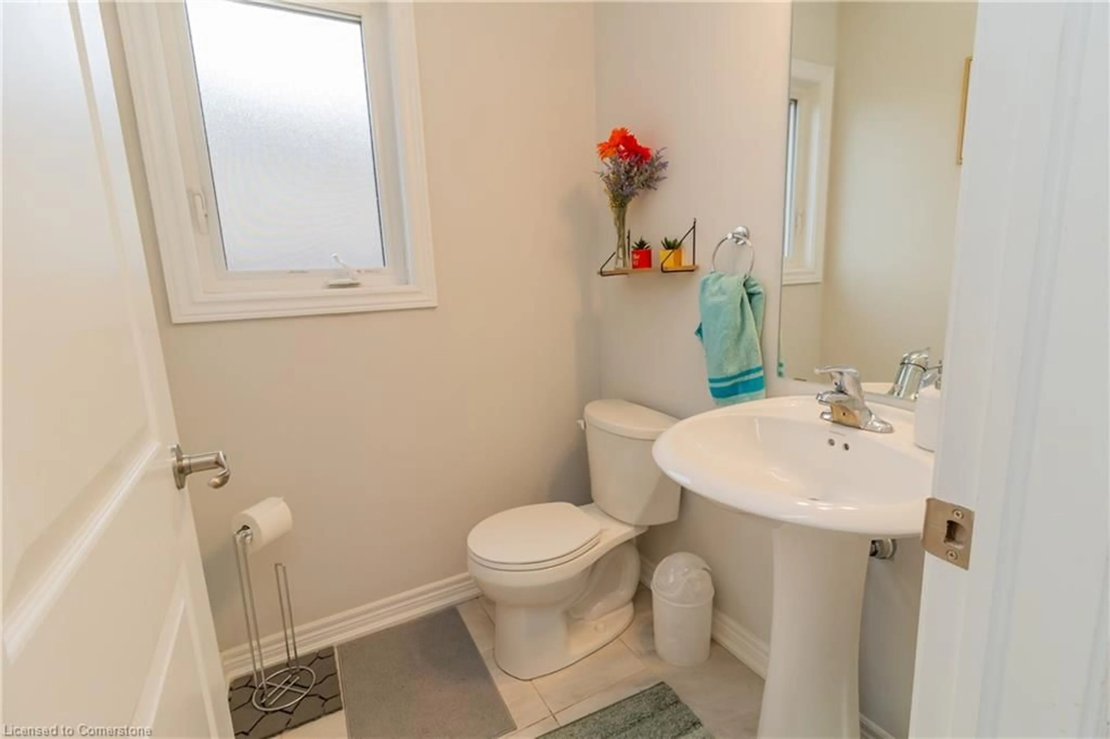 Standard bathroom, unknown for 45 Sycamore St, Niagara Falls Ontario L3C 0H8
