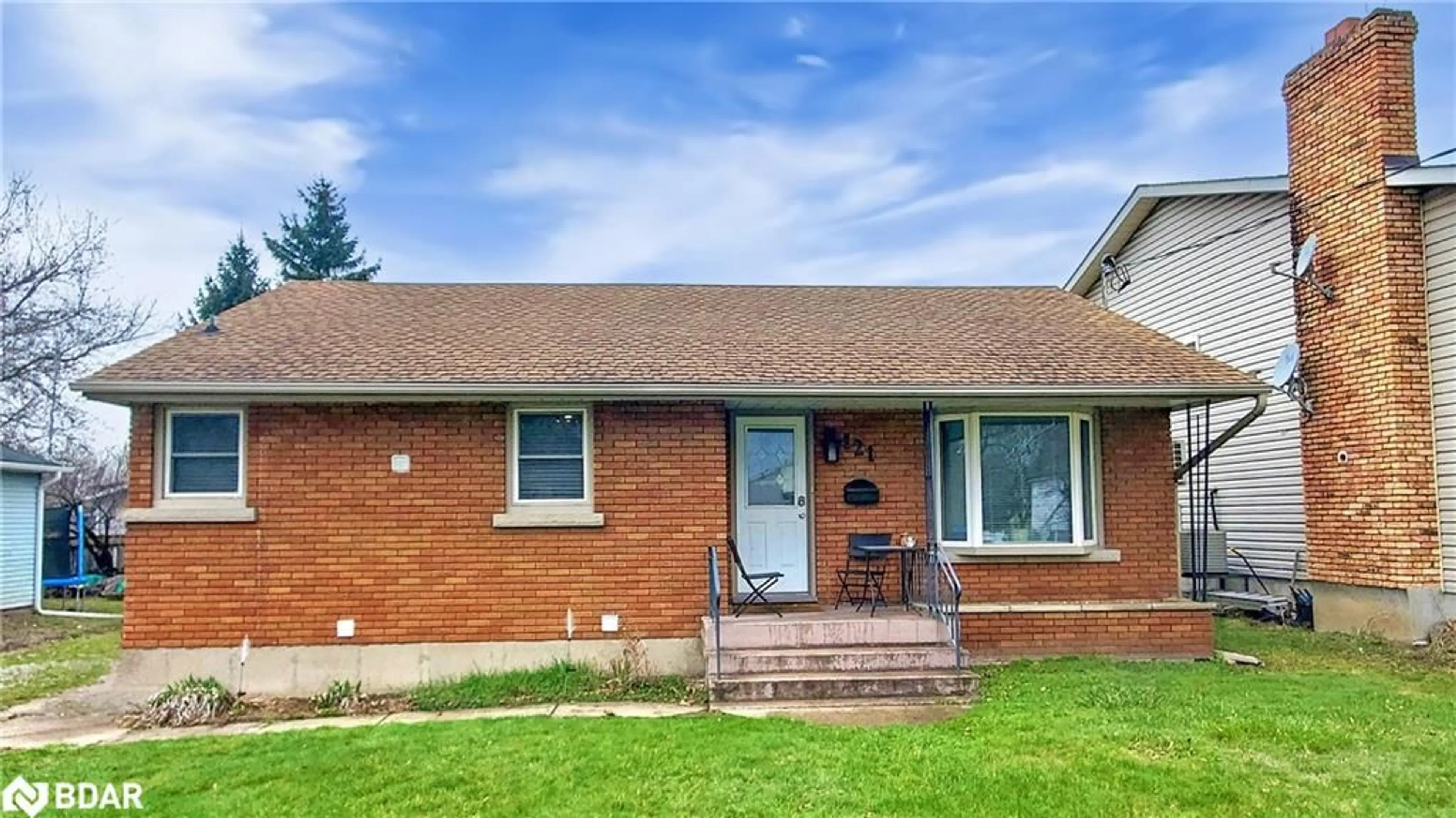 Home with brick exterior material, street for 121 Mackan St, Thorold Ontario L2V 1G5