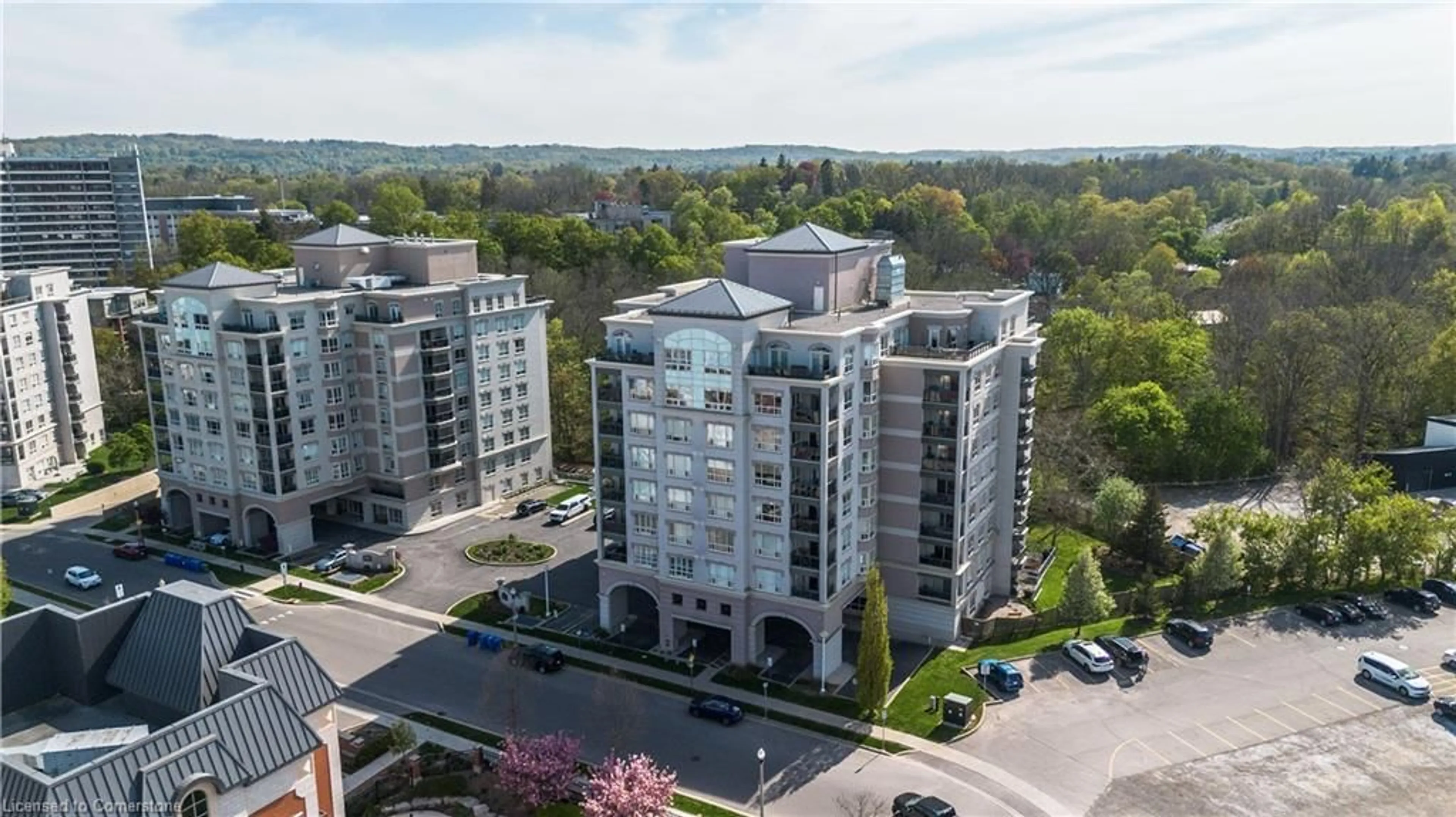 A pic from outside/outdoor area/front of a property/back of a property/a pic from drone, city buildings view from balcony for 4000 Creekside Dr #207, Dundas Ontario L9H 7S9