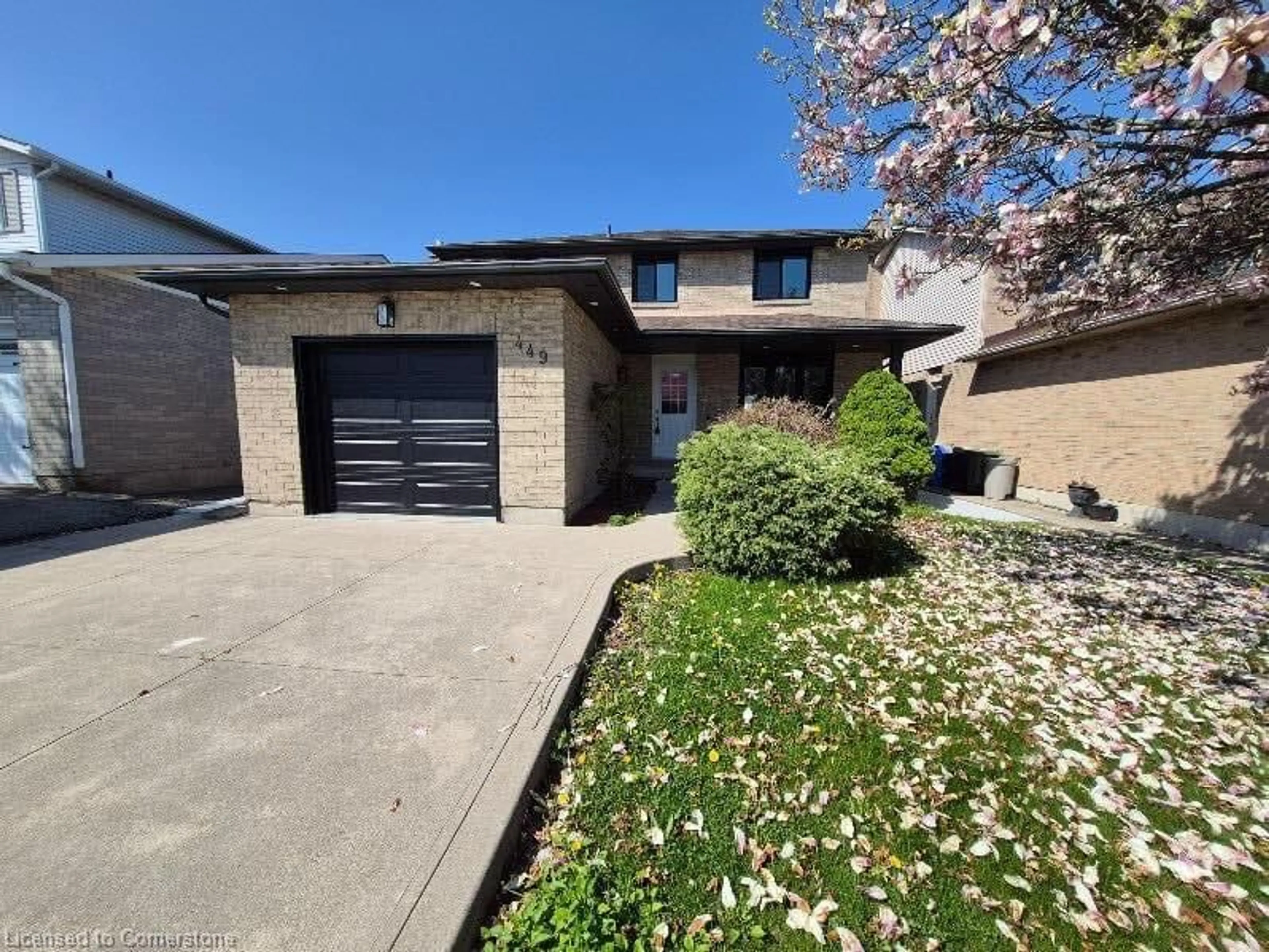 A pic from outside/outdoor area/front of a property/back of a property/a pic from drone, street for 449 Acadia Dr, Hamilton Ontario L8W 3A2