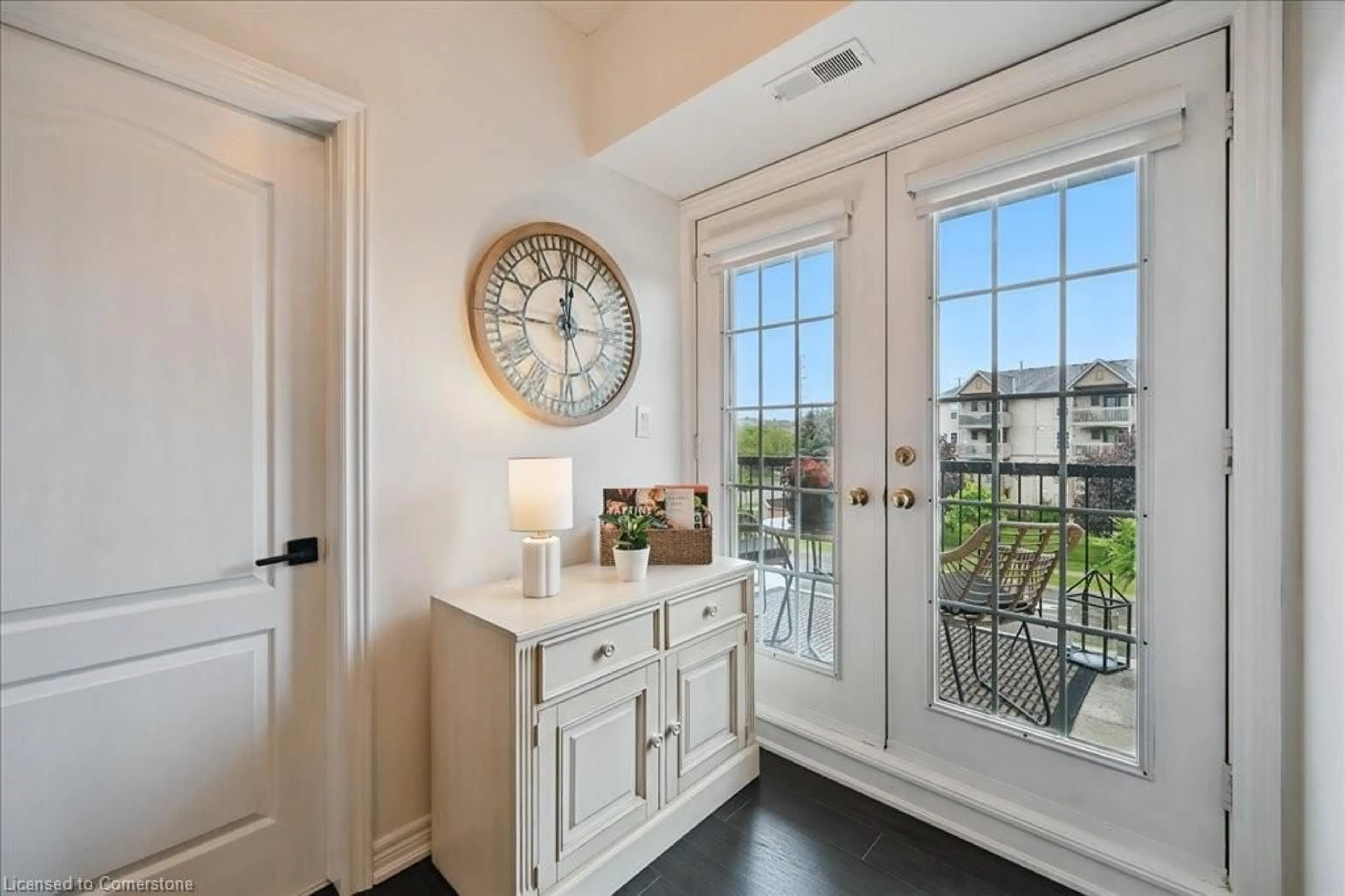 Indoor entryway for 4006 Kilmer Dr #310, Burlington Ontario L7M 4W4