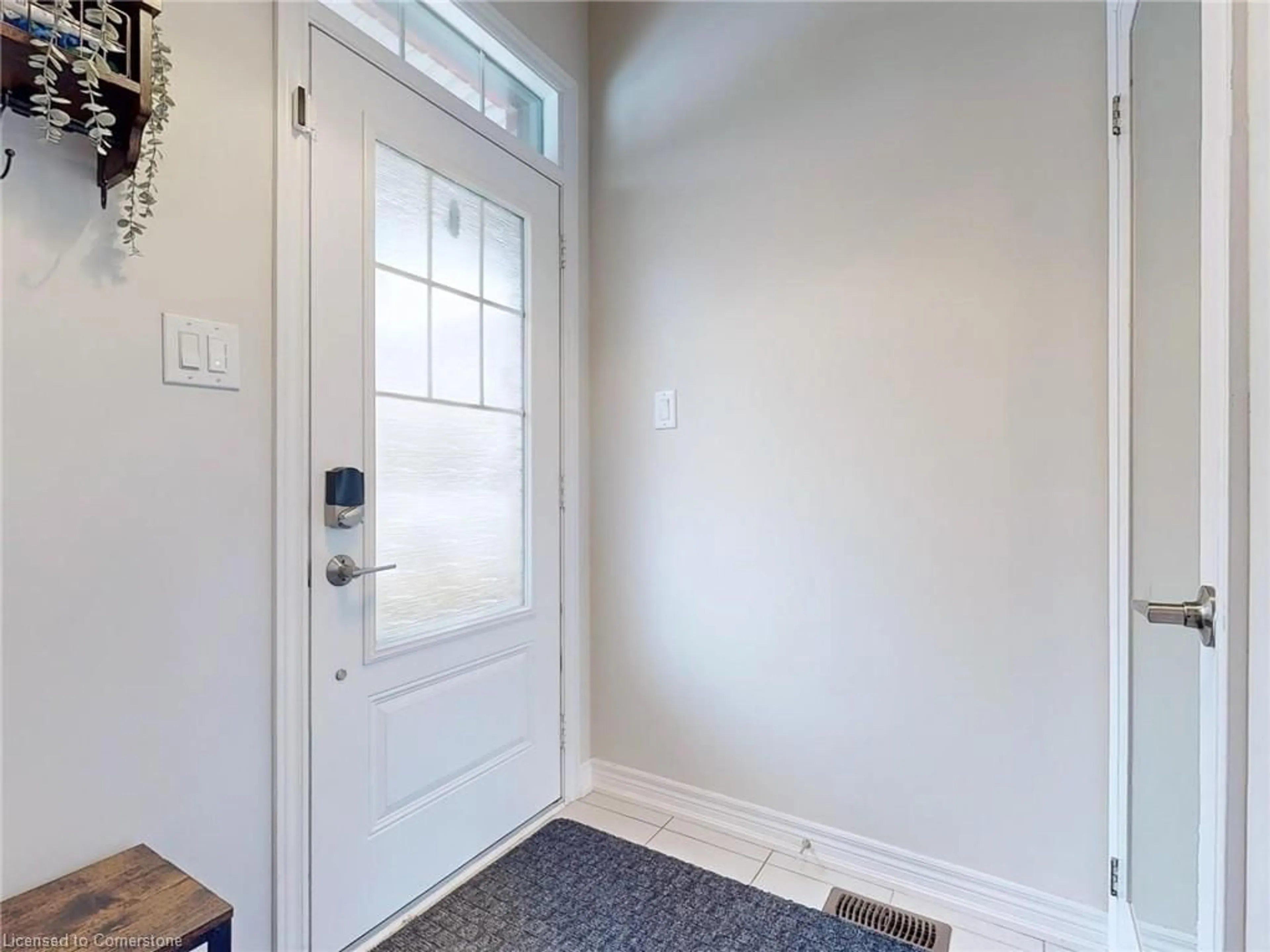Indoor entryway for 10 Snowberry Lane, Hamilton Ontario L8K 0A4