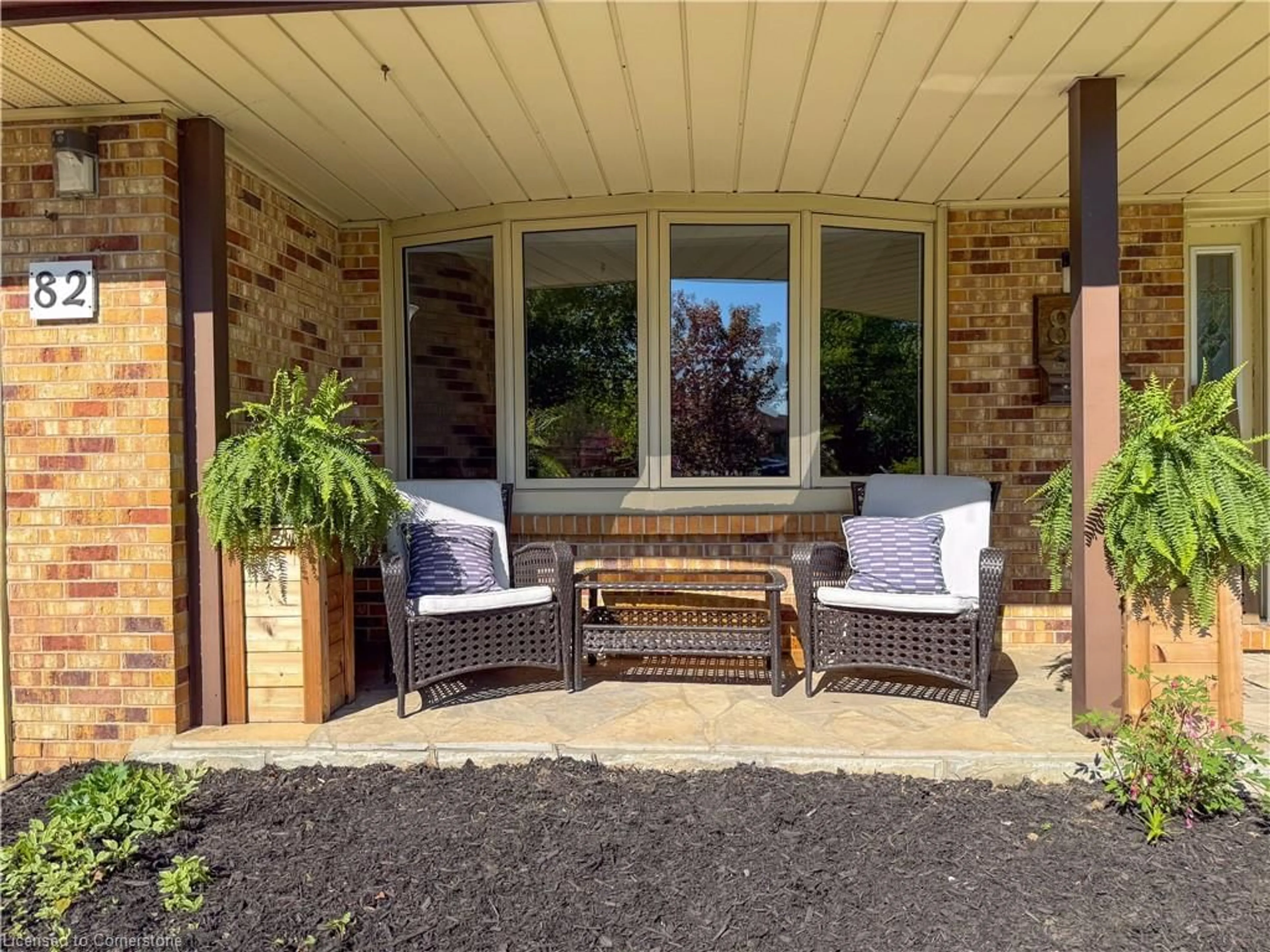 Patio, street for 82 Berkley Cres, Simcoe Ontario N3Y 2K5