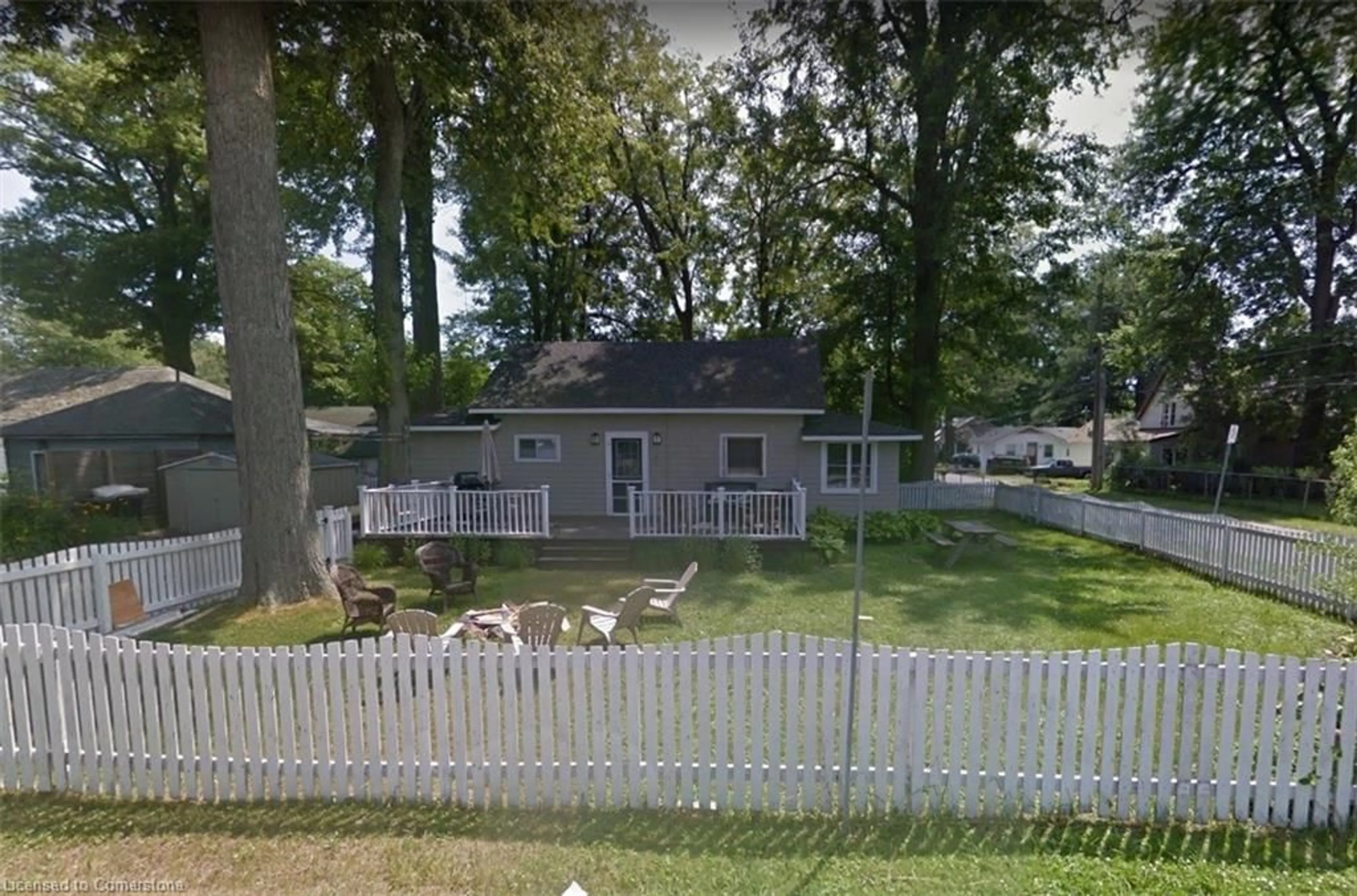 A pic from outside/outdoor area/front of a property/back of a property/a pic from drone, street for 376 Elmwood Ave, Crystal Beach Ontario L0S 1B0