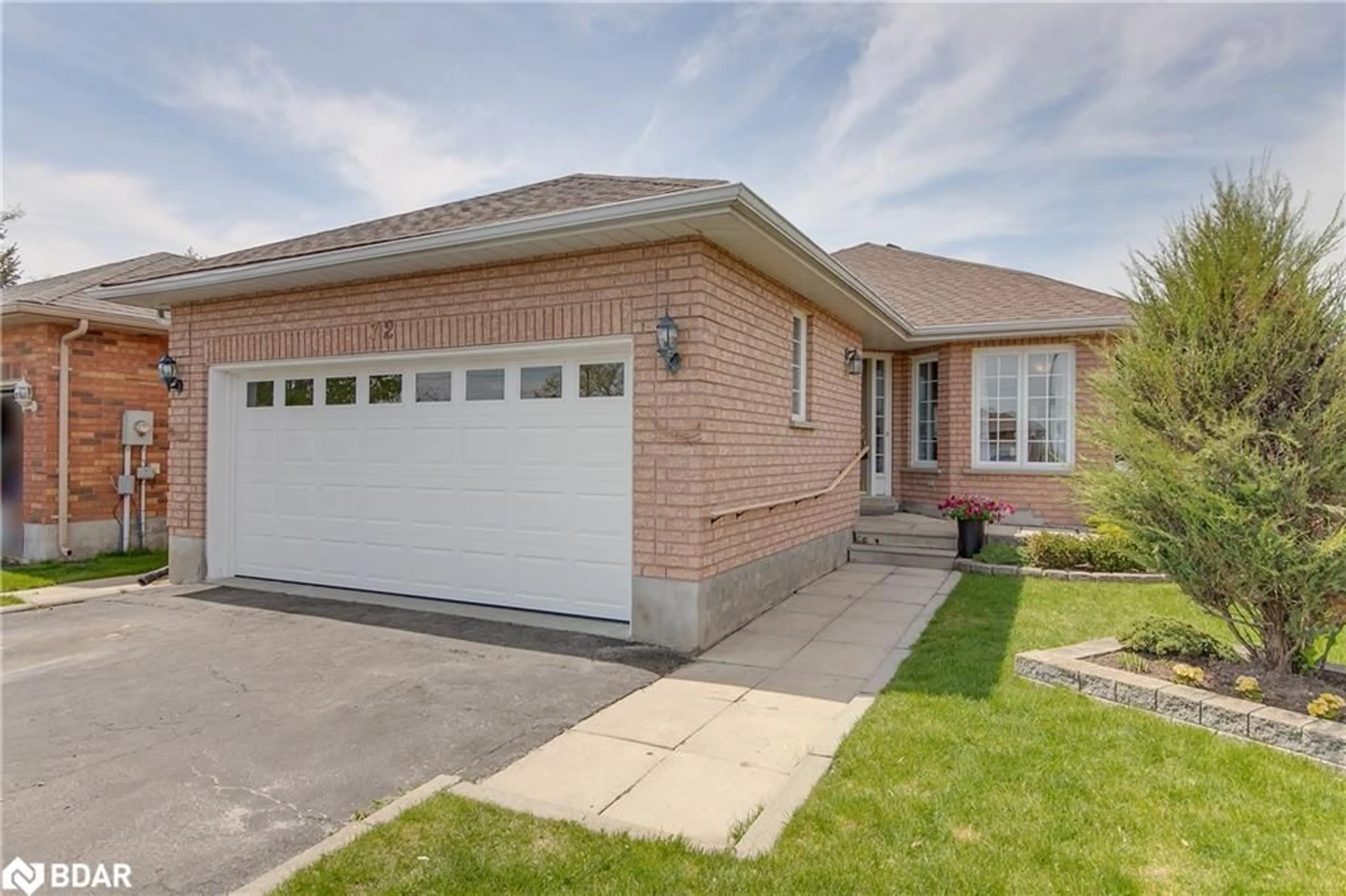Home with brick exterior material, street for 72 Buchanan St, Barrie Ontario L4M 6B7
