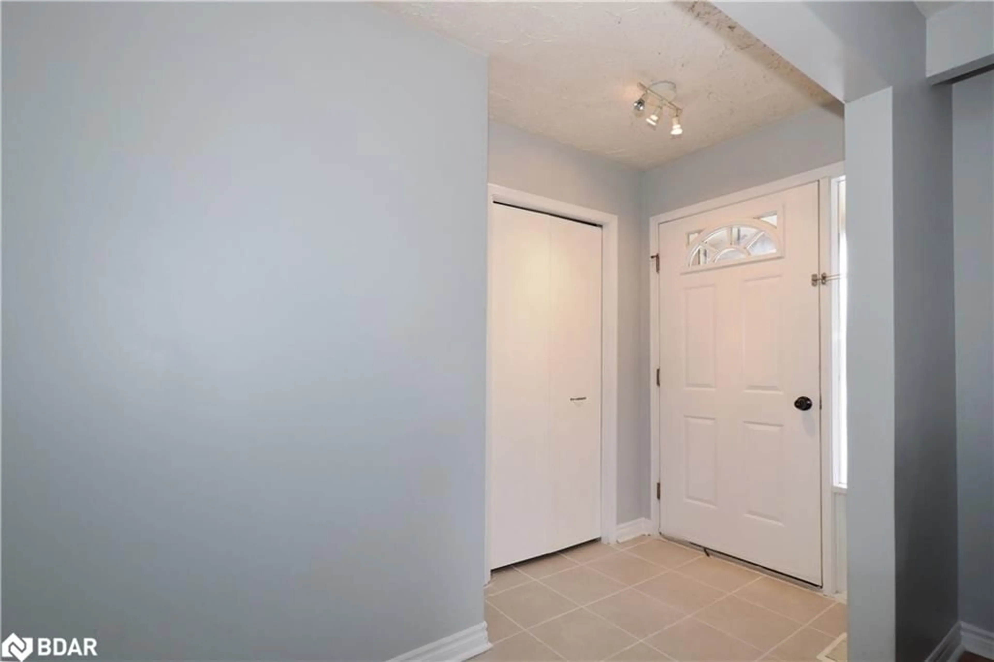 Indoor entryway for 113 Deerberry Pl, Waterloo Ontario N2V 1G2