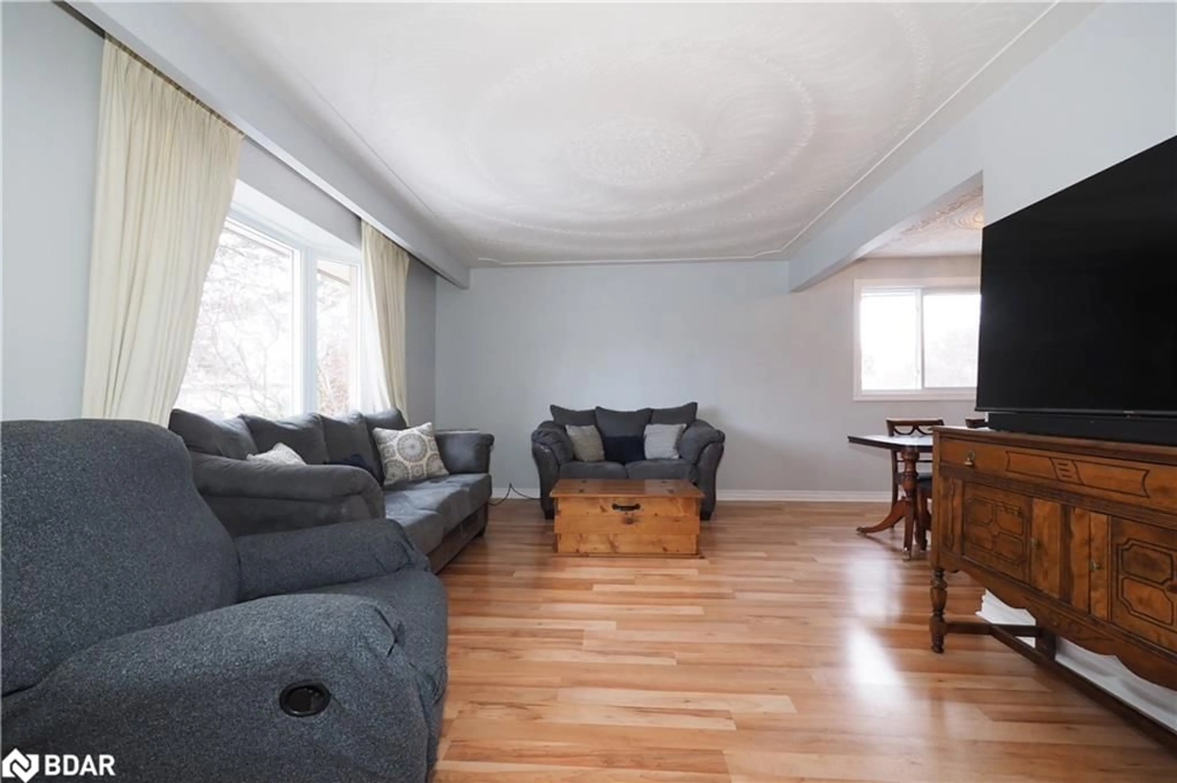 Living room with furniture, wood/laminate floor for 113 Deerberry Pl, Waterloo Ontario N2V 1G2