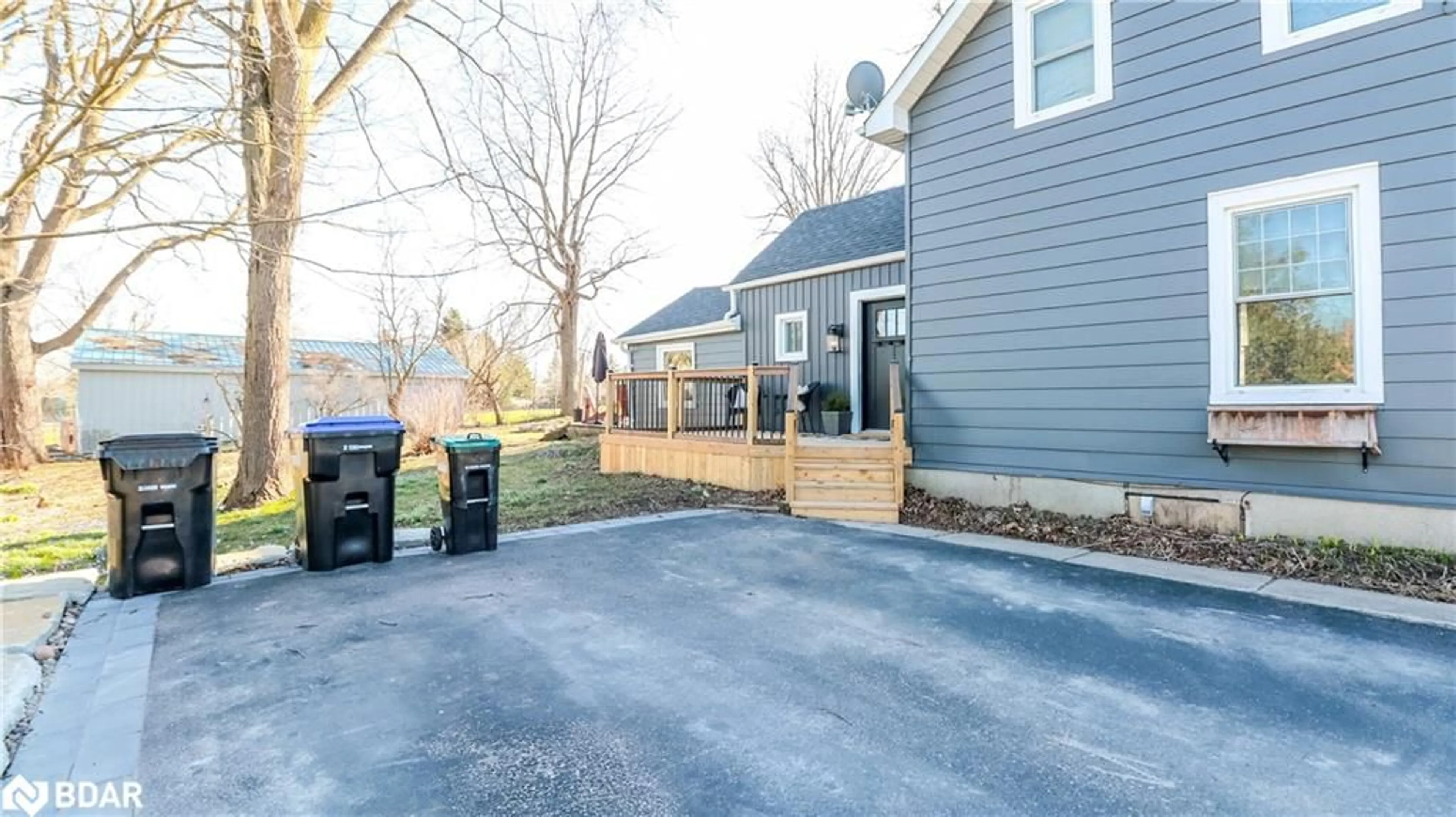 Patio, street for 2223 Victoria St, Innisfil Ontario L9S 1J8