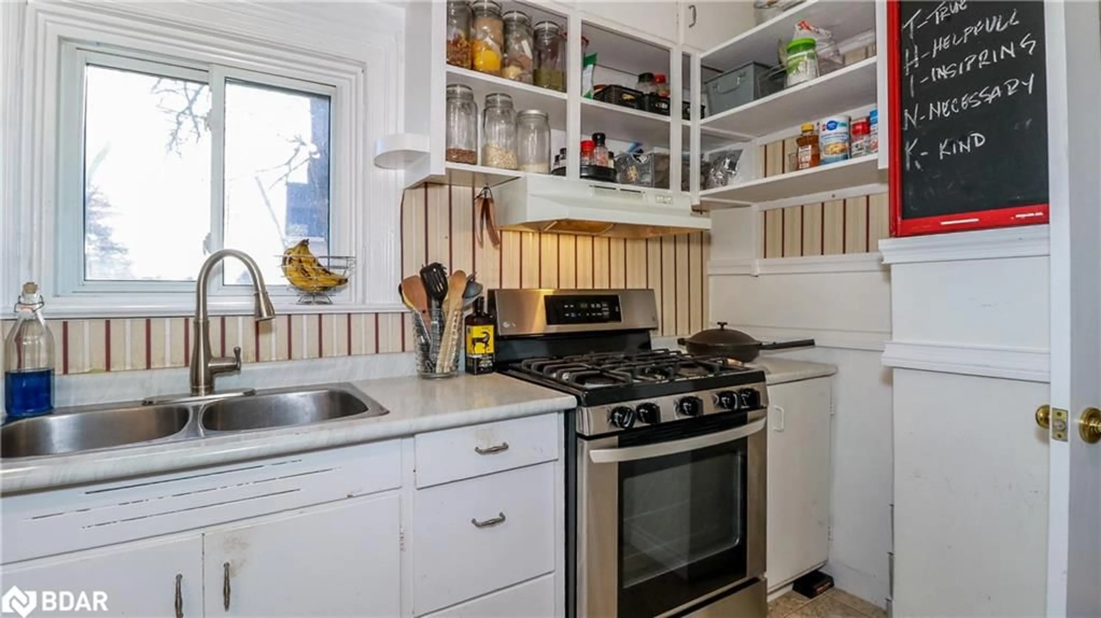 Standard kitchen, ceramic/tile floor for 2223 Victoria St, Innisfil Ontario L9S 1J8