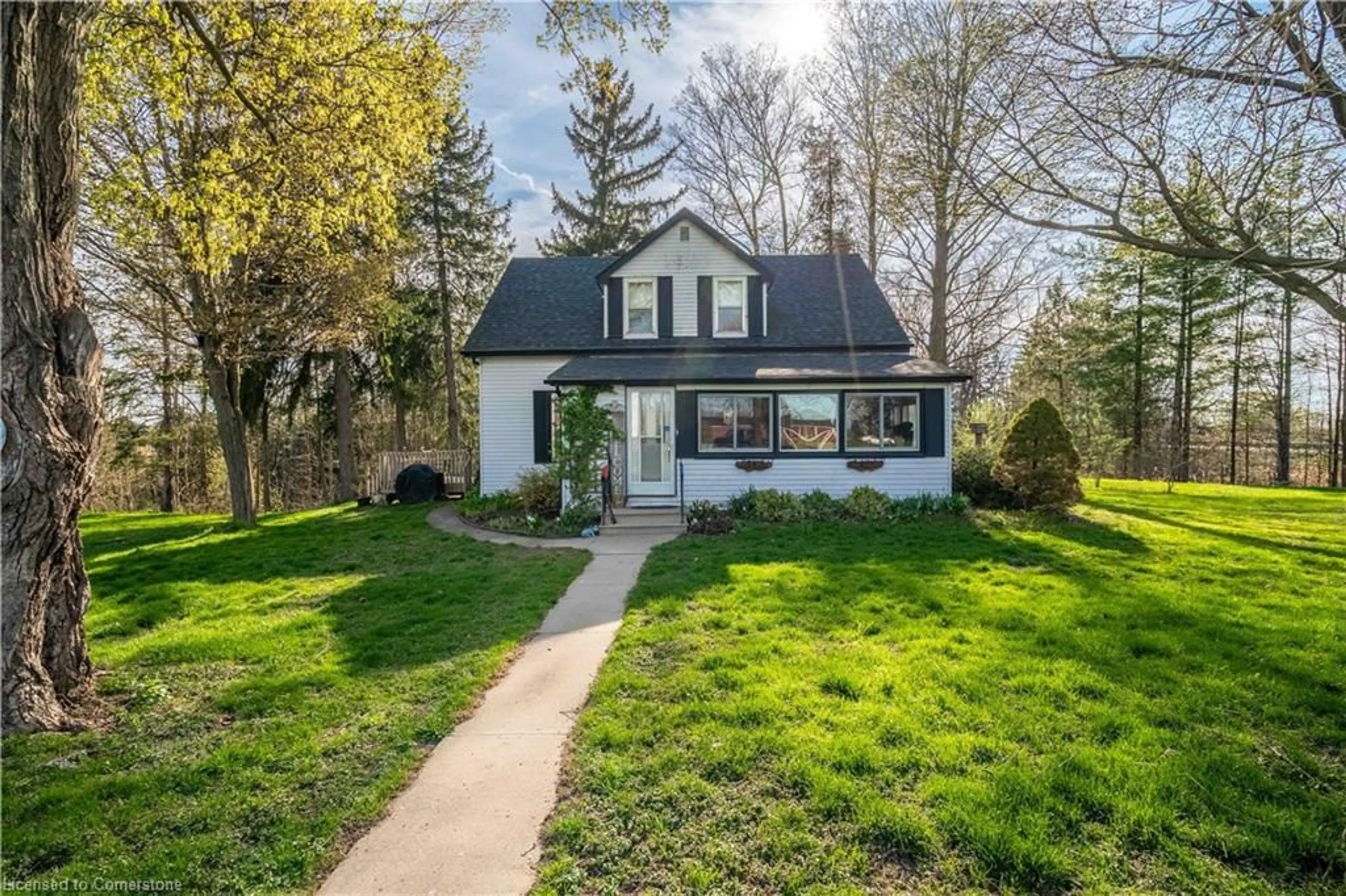 Home with vinyl exterior material, street for 1393 Highway 54, Middleport Ontario N3W 2G9