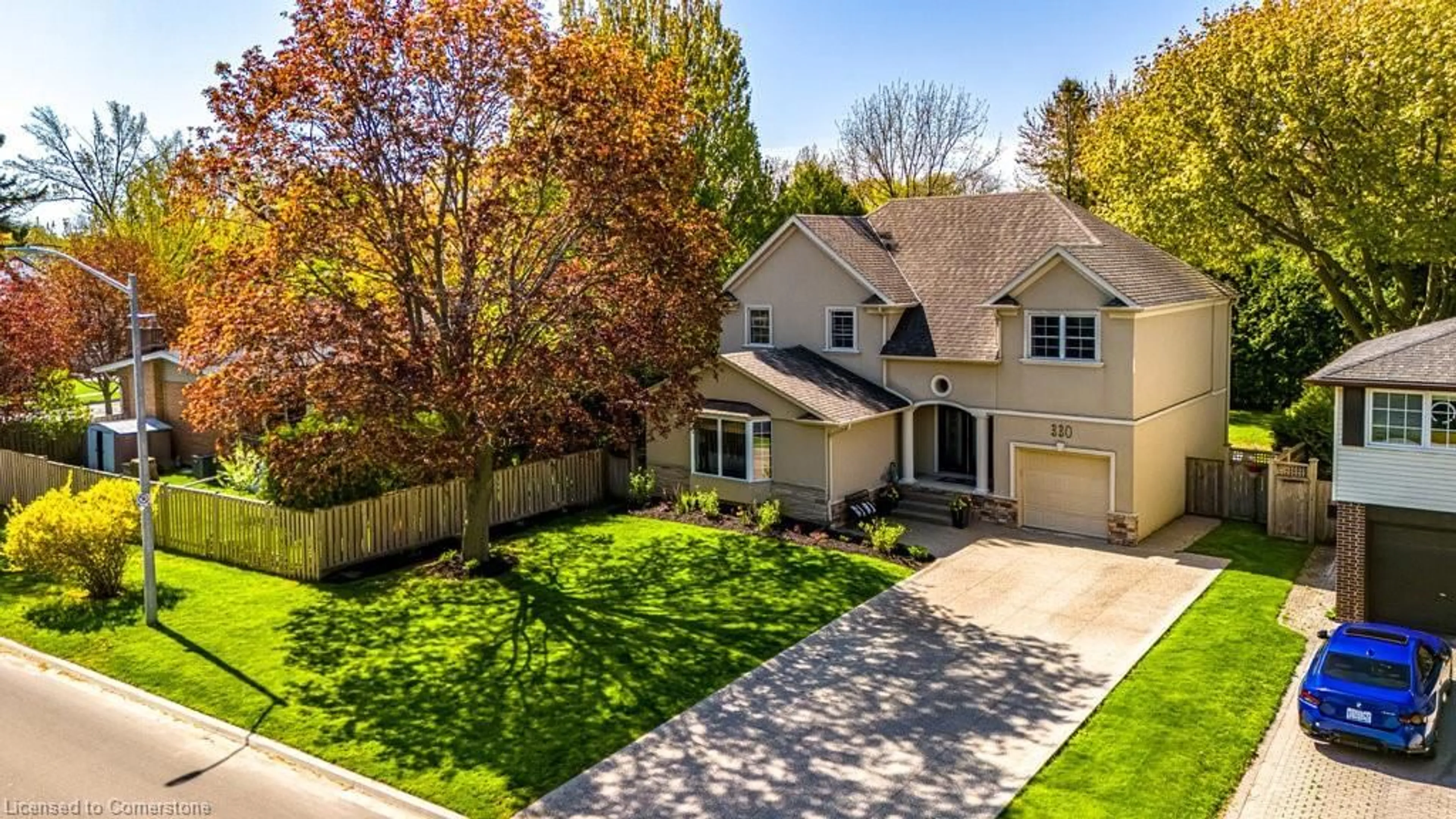A pic from outside/outdoor area/front of a property/back of a property/a pic from drone, street for 330 Strathcona Dr, Burlington Ontario L7L 2E3