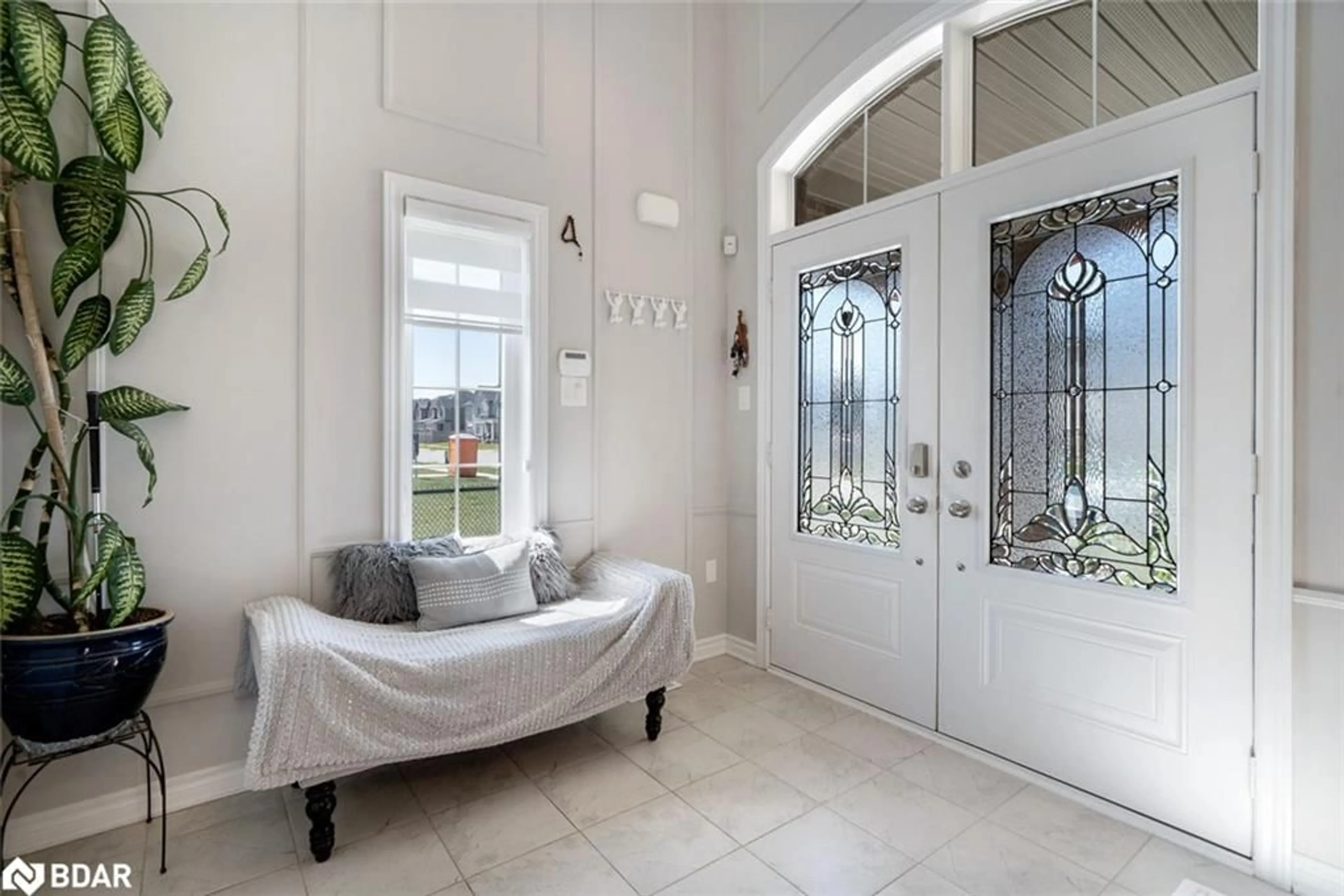 Indoor entryway for 1601 Emberton Way, Innisfil Ontario L9S 0N4