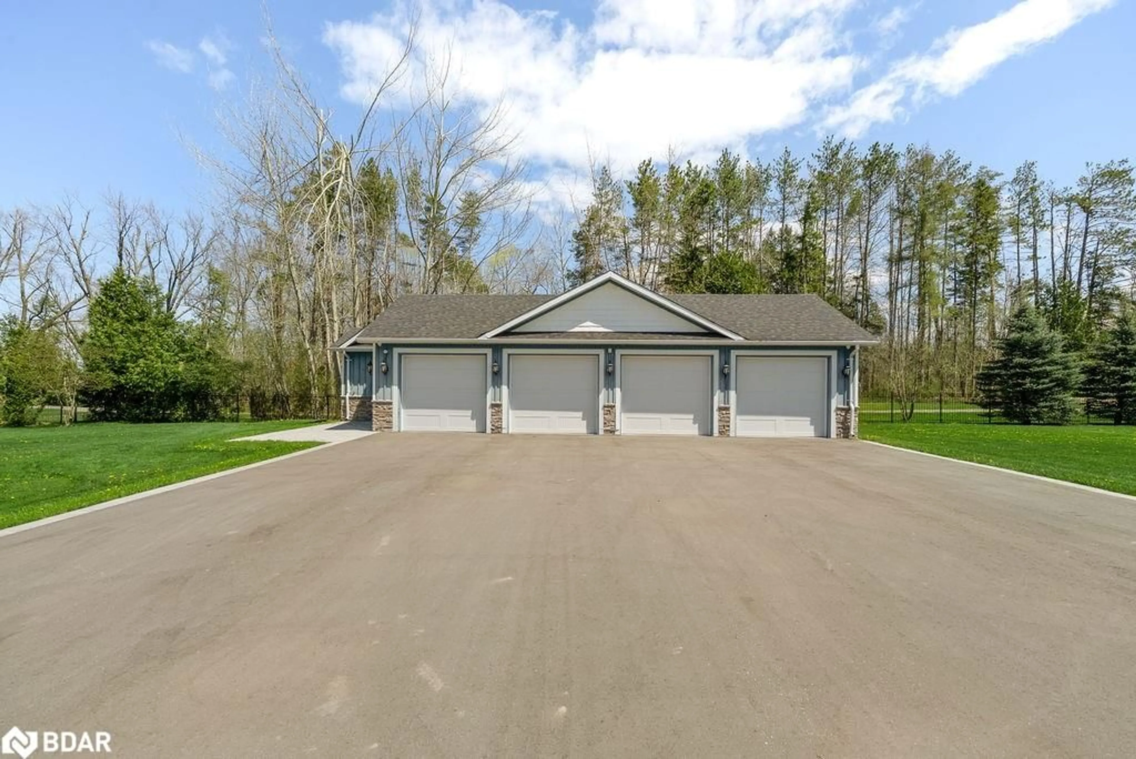 Indoor garage for 16 Garden Gate, Beaverton Ontario L0K 1A0