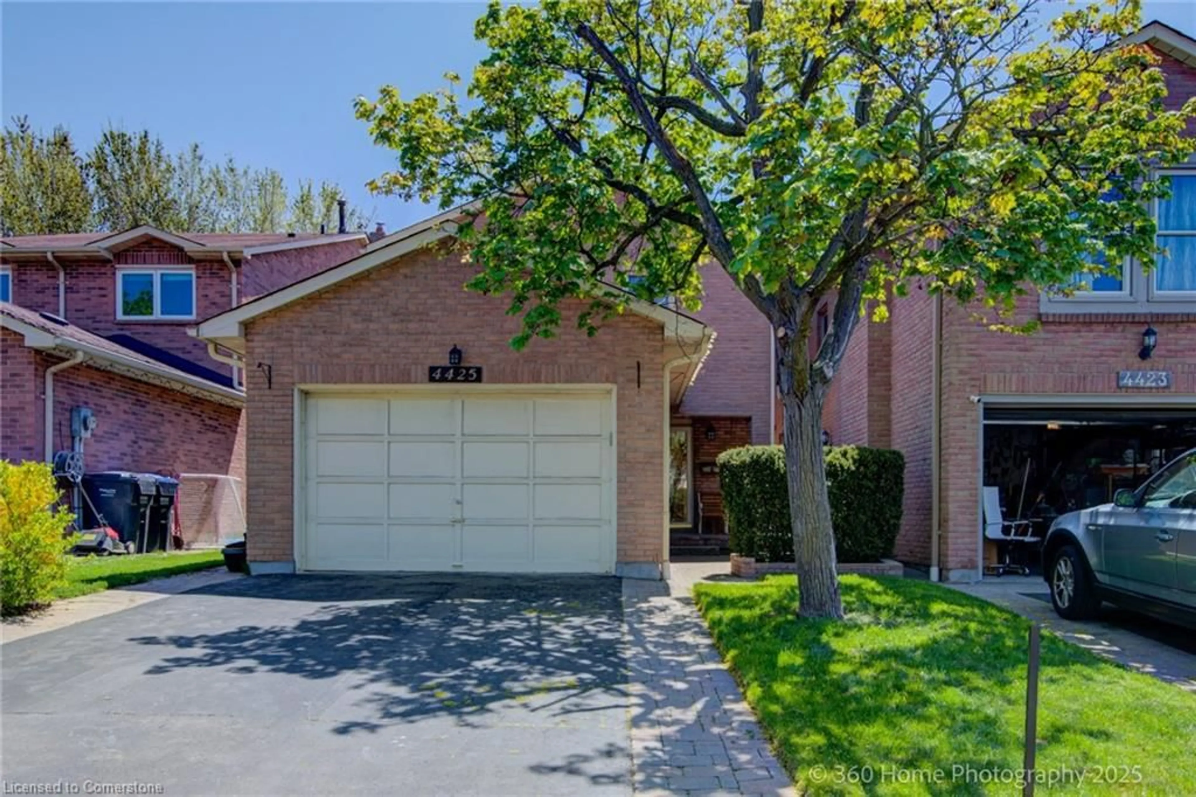 Home with brick exterior material, street for 4425 Sawmill Valley Dr, Mississauga Ontario L5H 4J1