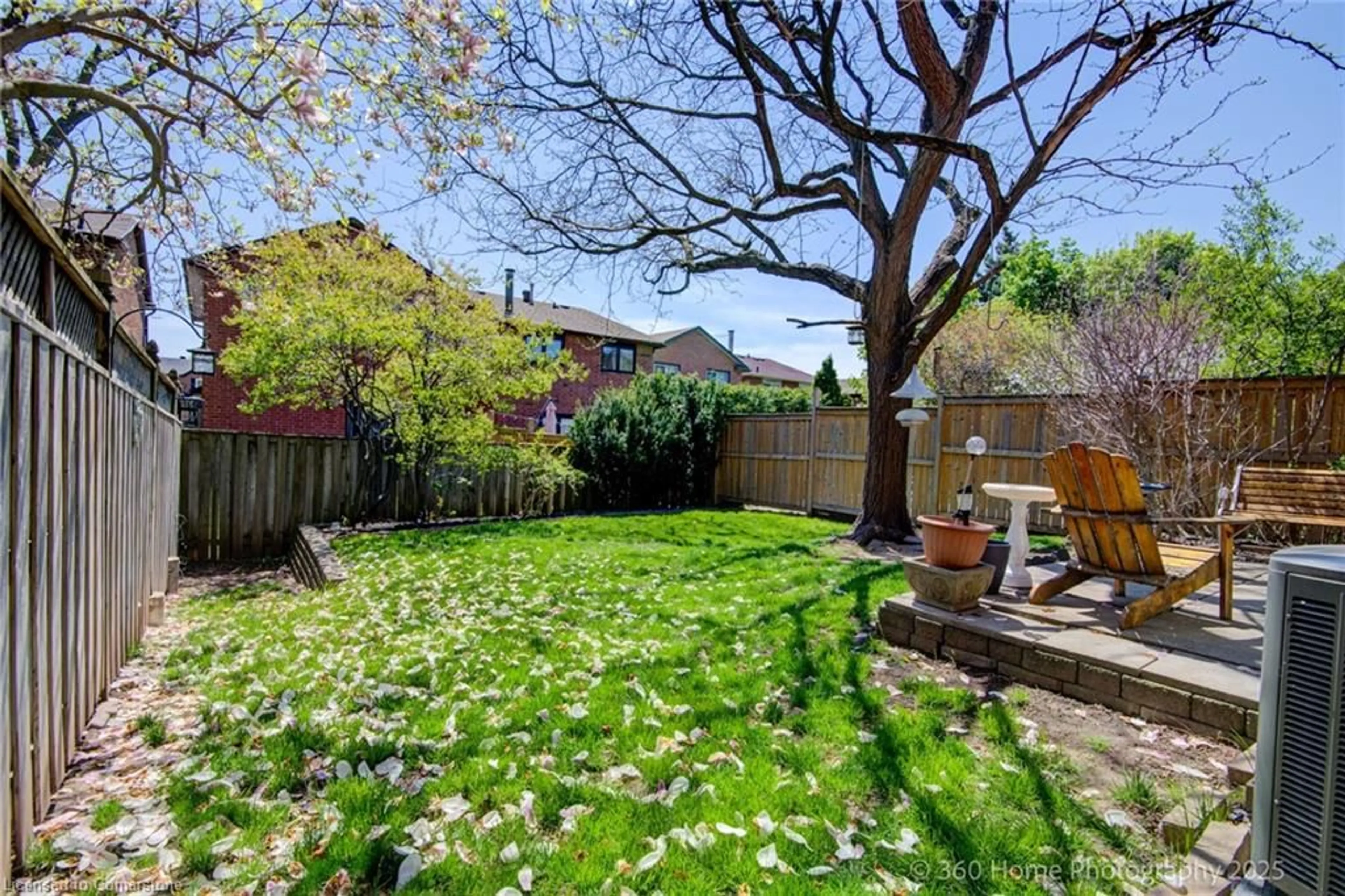 Patio, street for 4425 Sawmill Valley Dr, Mississauga Ontario L5H 4J1