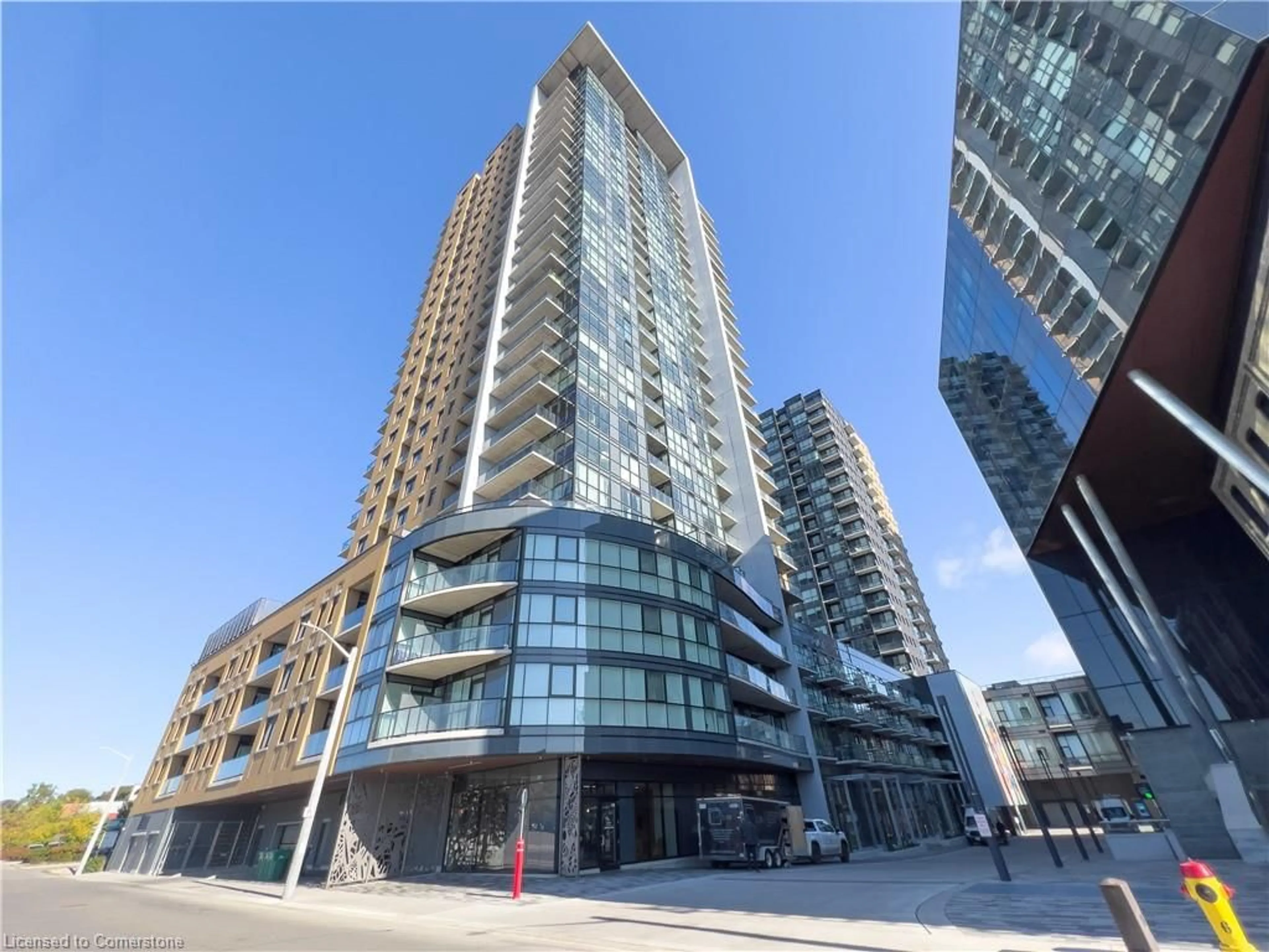 Indoor foyer for 108 Garment St #2707, Kitchener Ontario N2G 0E2