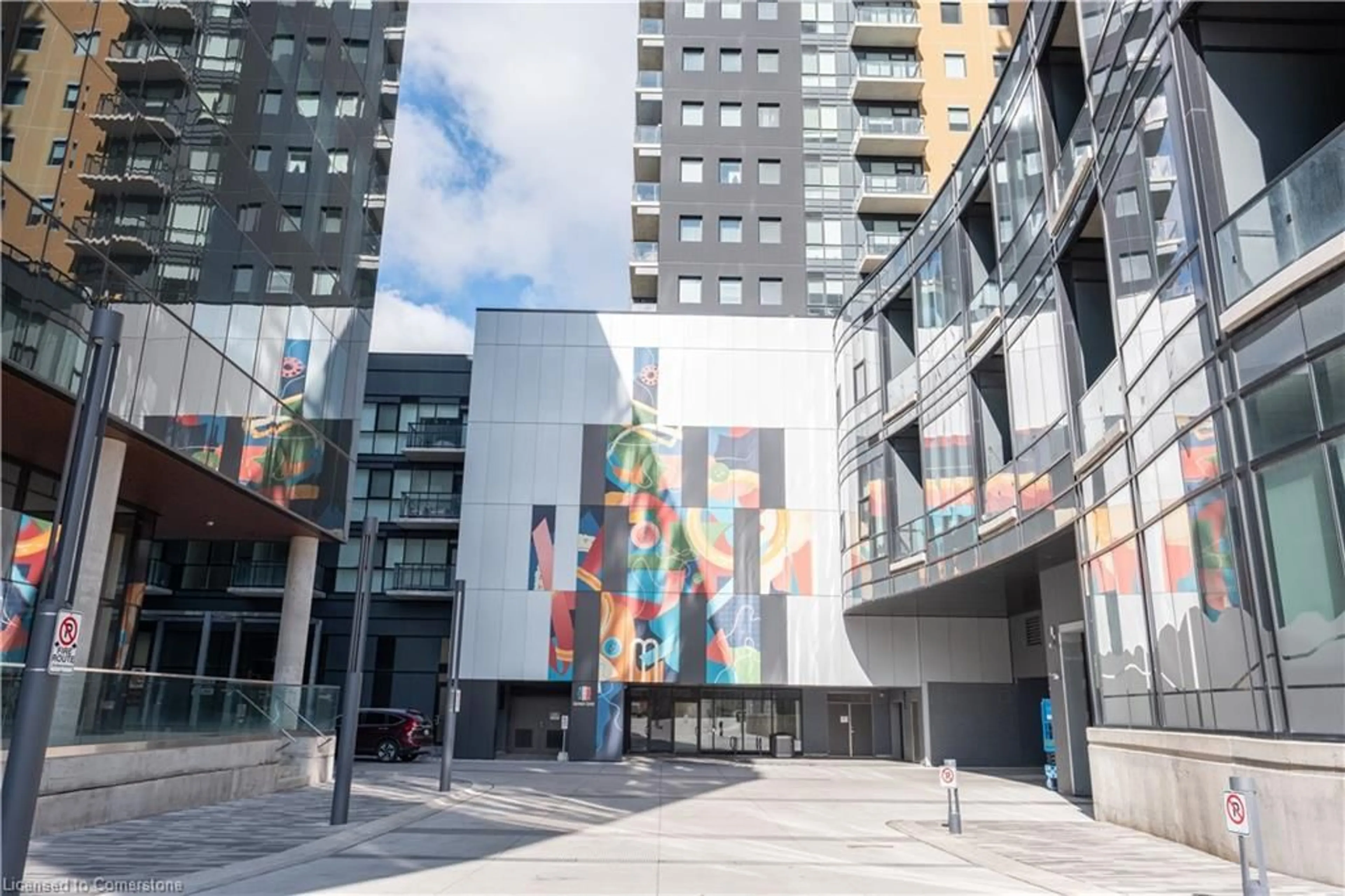 Indoor foyer for 108 Garment St #2707, Kitchener Ontario N2G 0E2