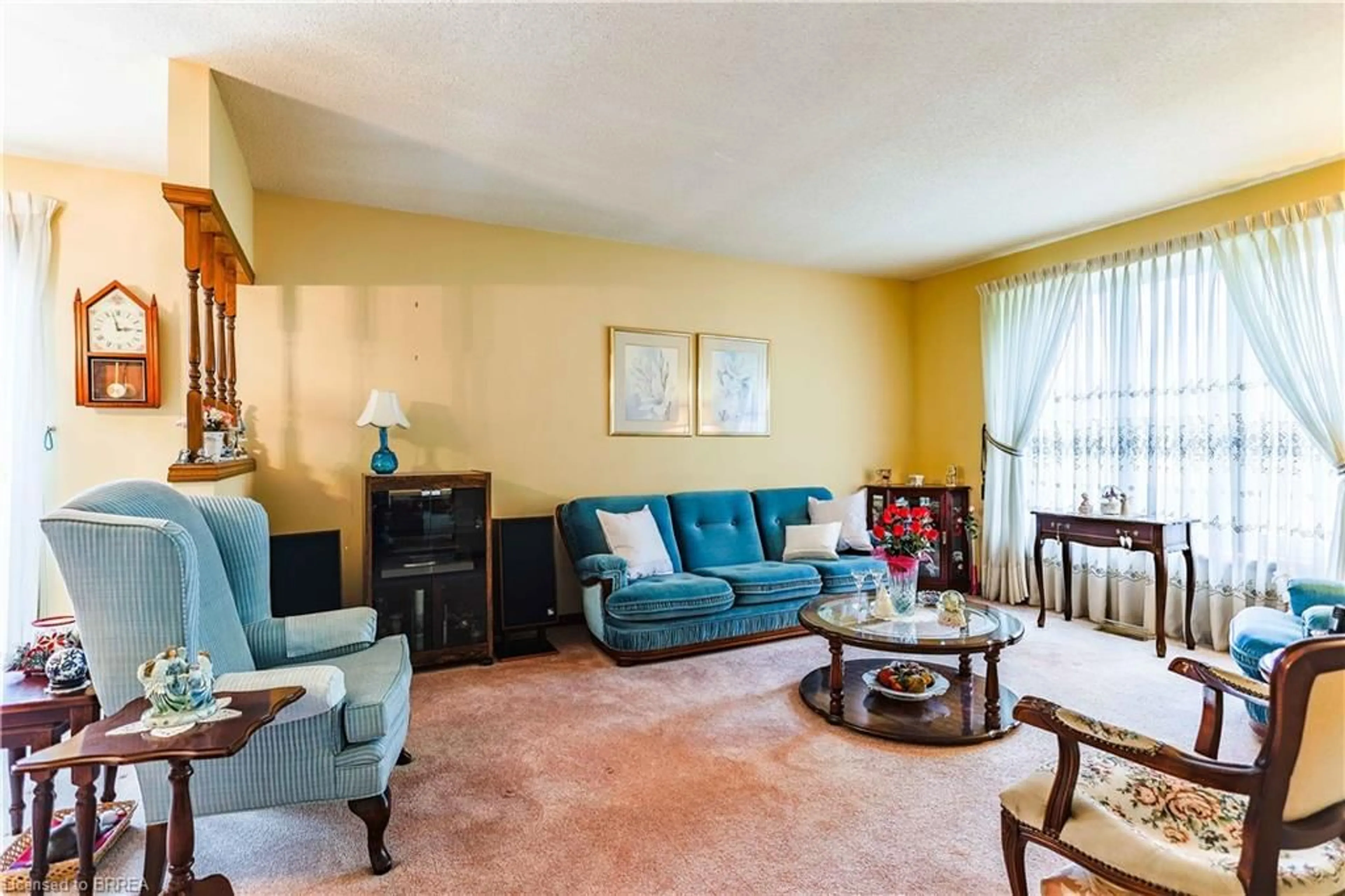 Living room with furniture, unknown for 4 Edenridge Dr, Townsend Ontario N0A 1S0