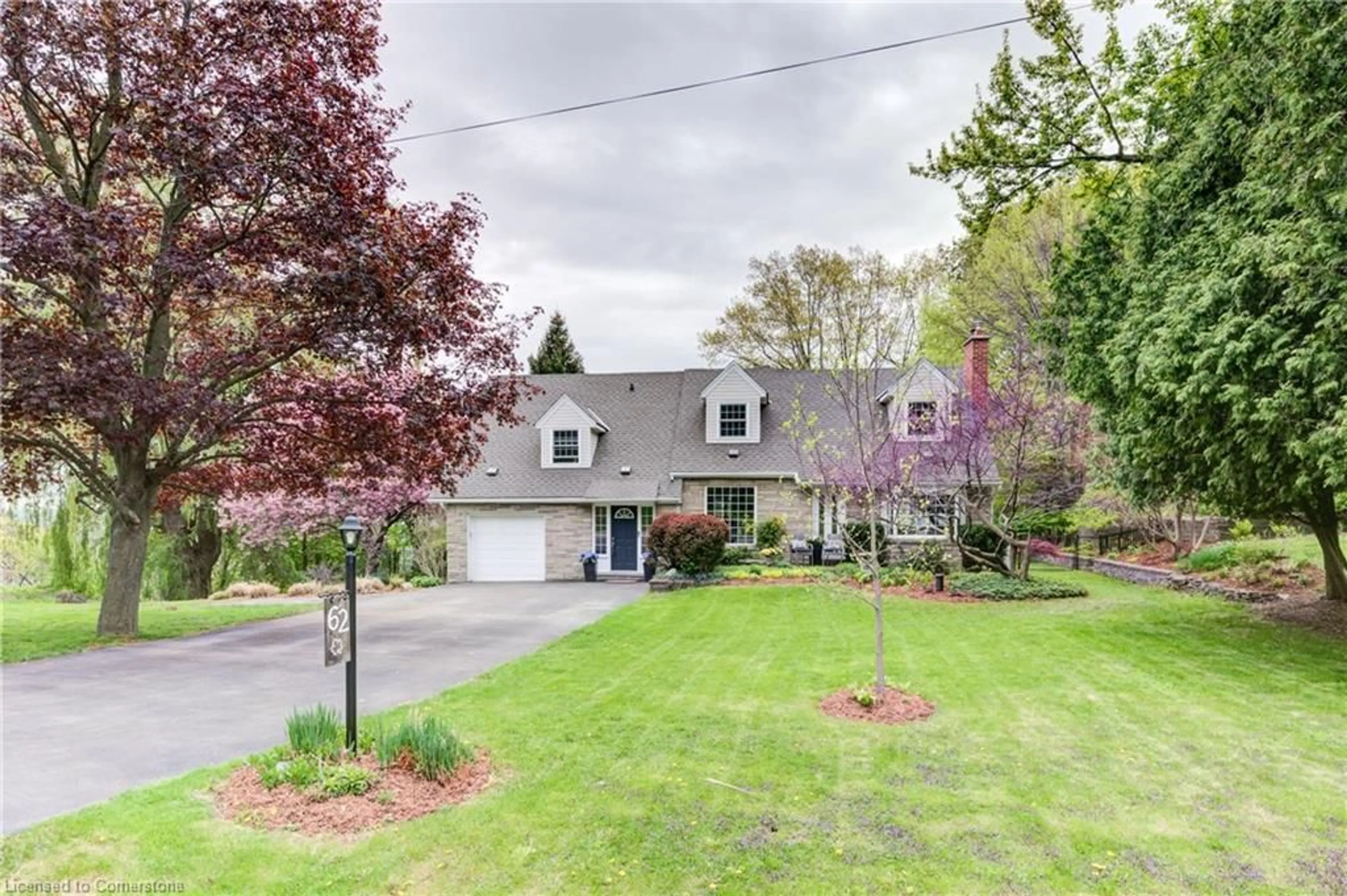 A pic from outside/outdoor area/front of a property/back of a property/a pic from drone, street for 62 Maple Ave, Flamborough Ontario L9H 4W4