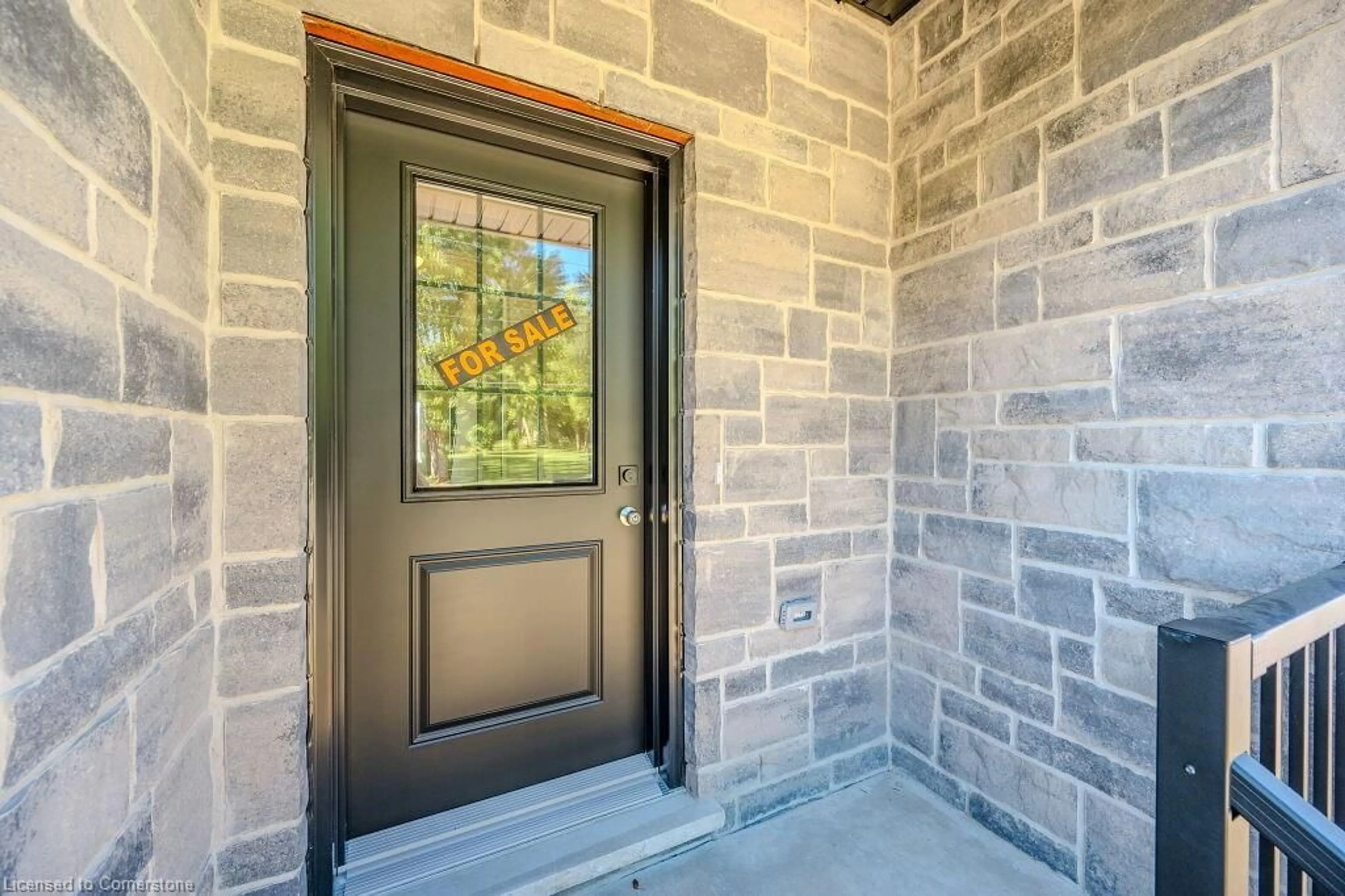 Indoor entryway for 423 Woolwich St, Waterloo Ontario N2K 0E8
