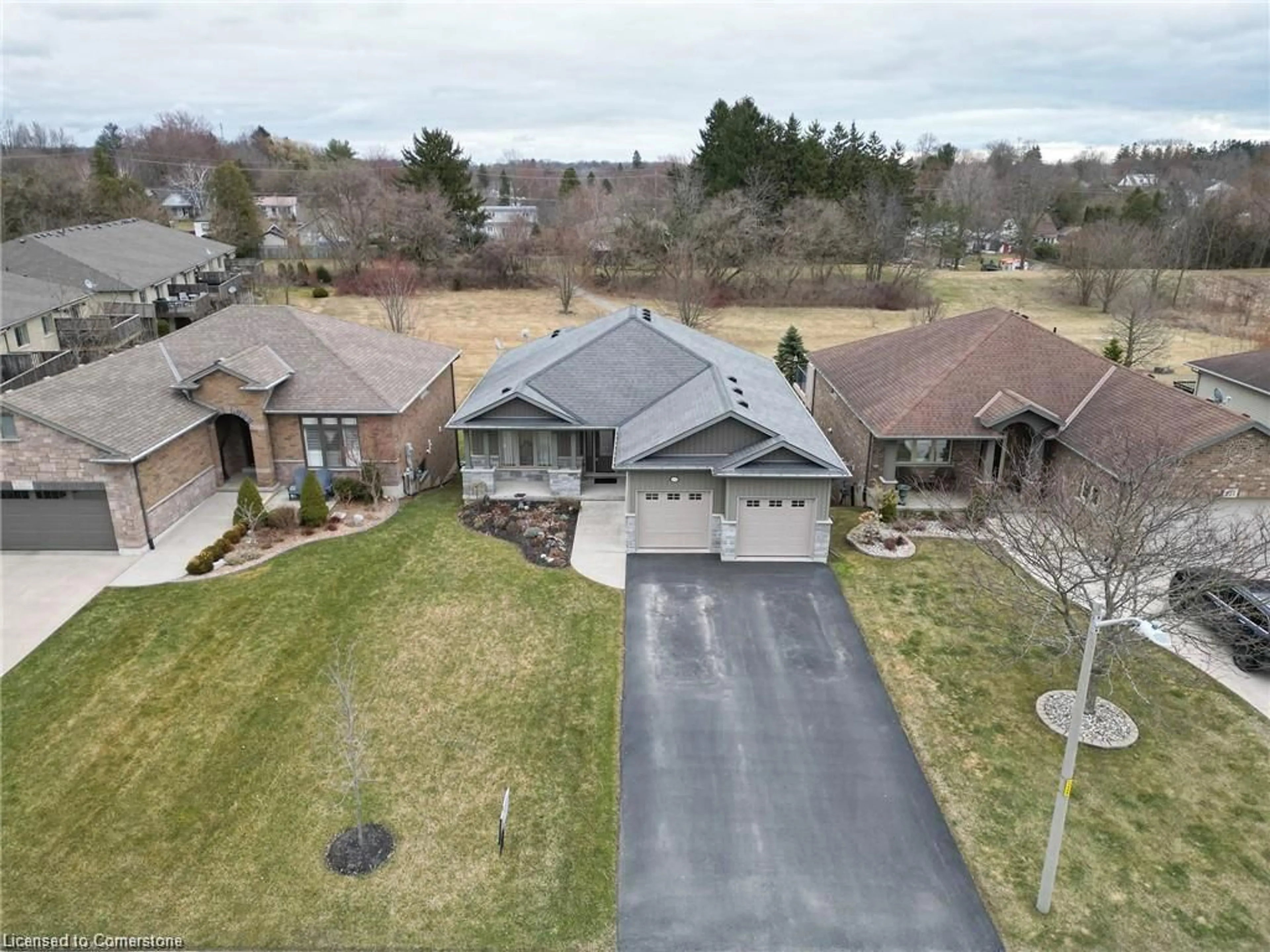 A pic from outside/outdoor area/front of a property/back of a property/a pic from drone, street for 419 Queen St, Simcoe Ontario N3Y 5M9