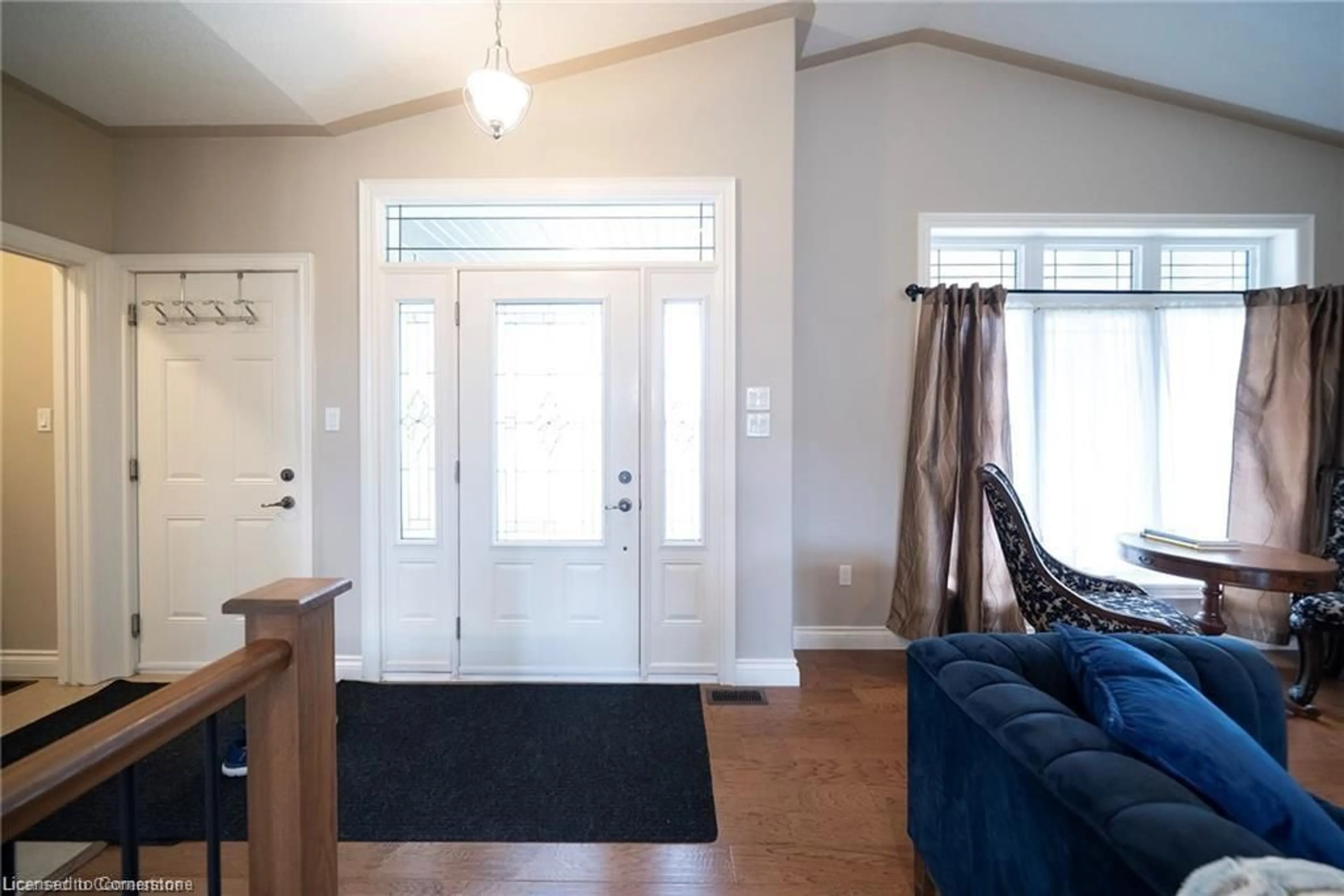 Indoor entryway for 419 Queen St, Simcoe Ontario N3Y 5M9