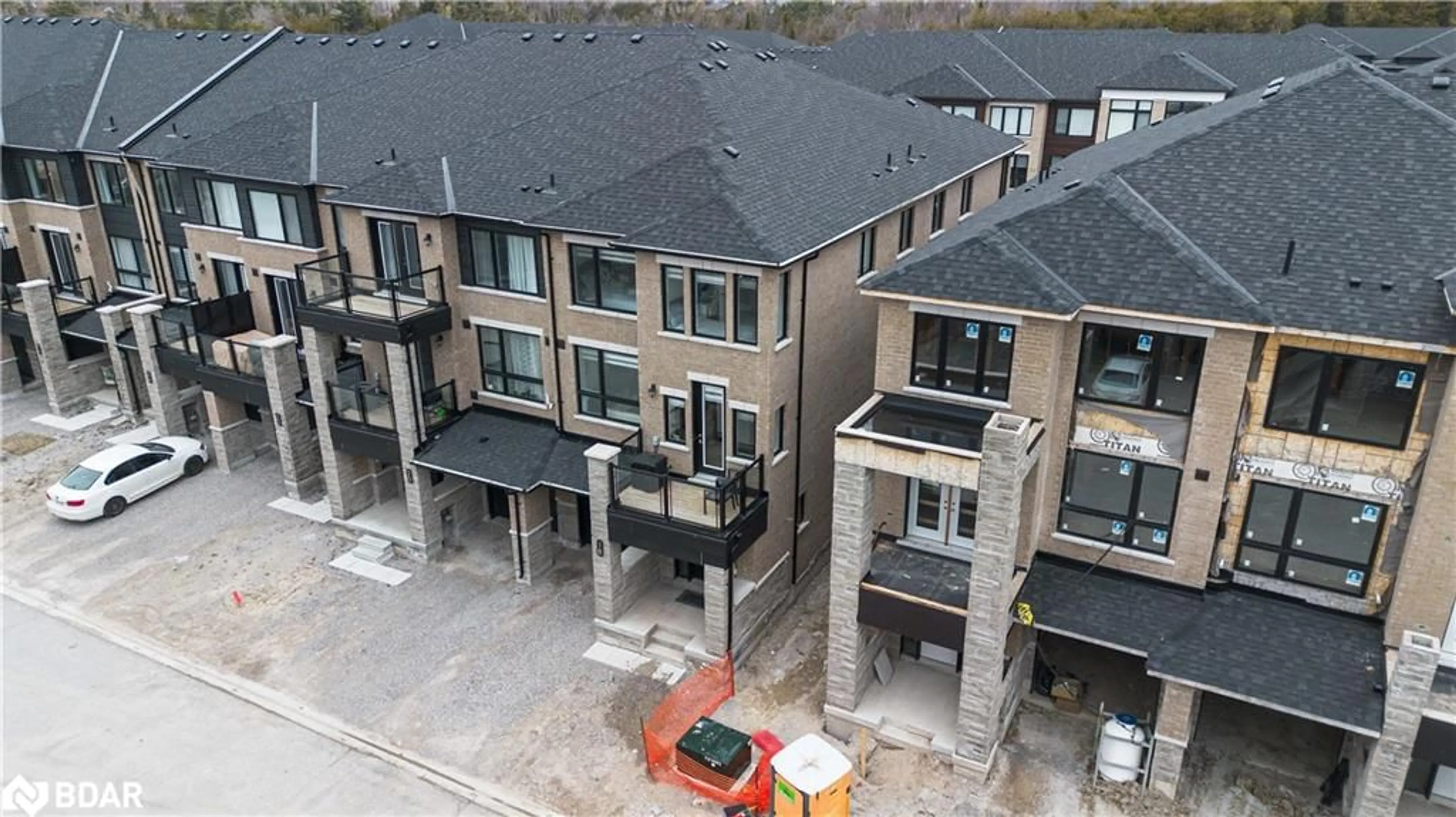 A pic from outside/outdoor area/front of a property/back of a property/a pic from drone, building for 18 Red Maple Lane, Barrie Ontario L9J 0N4