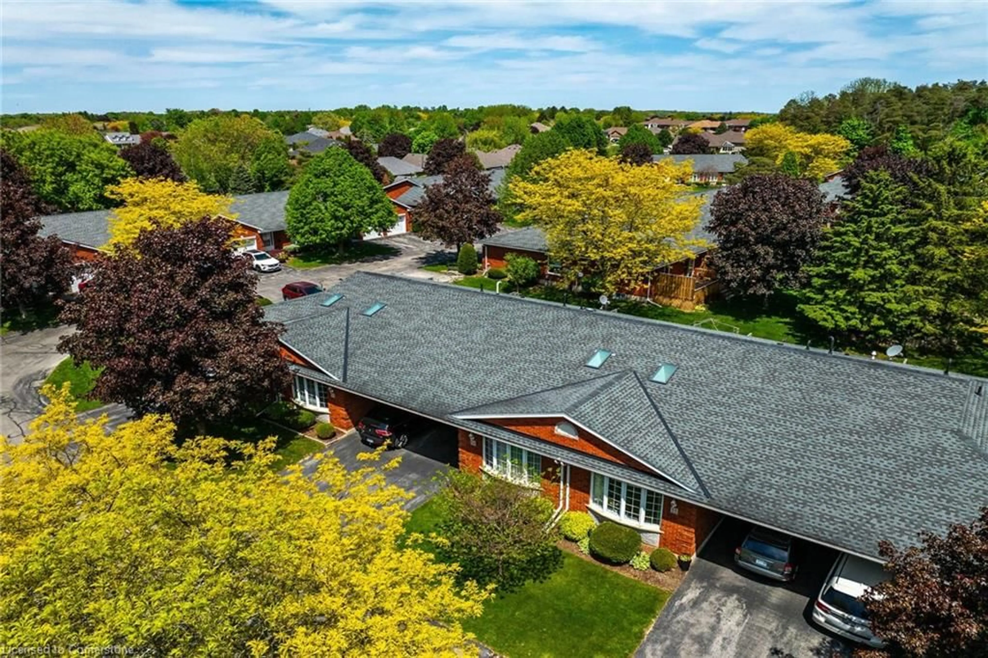 A pic from outside/outdoor area/front of a property/back of a property/a pic from drone, unknown for 175 Victoria St #34, Simcoe Ontario N3Y 5L8