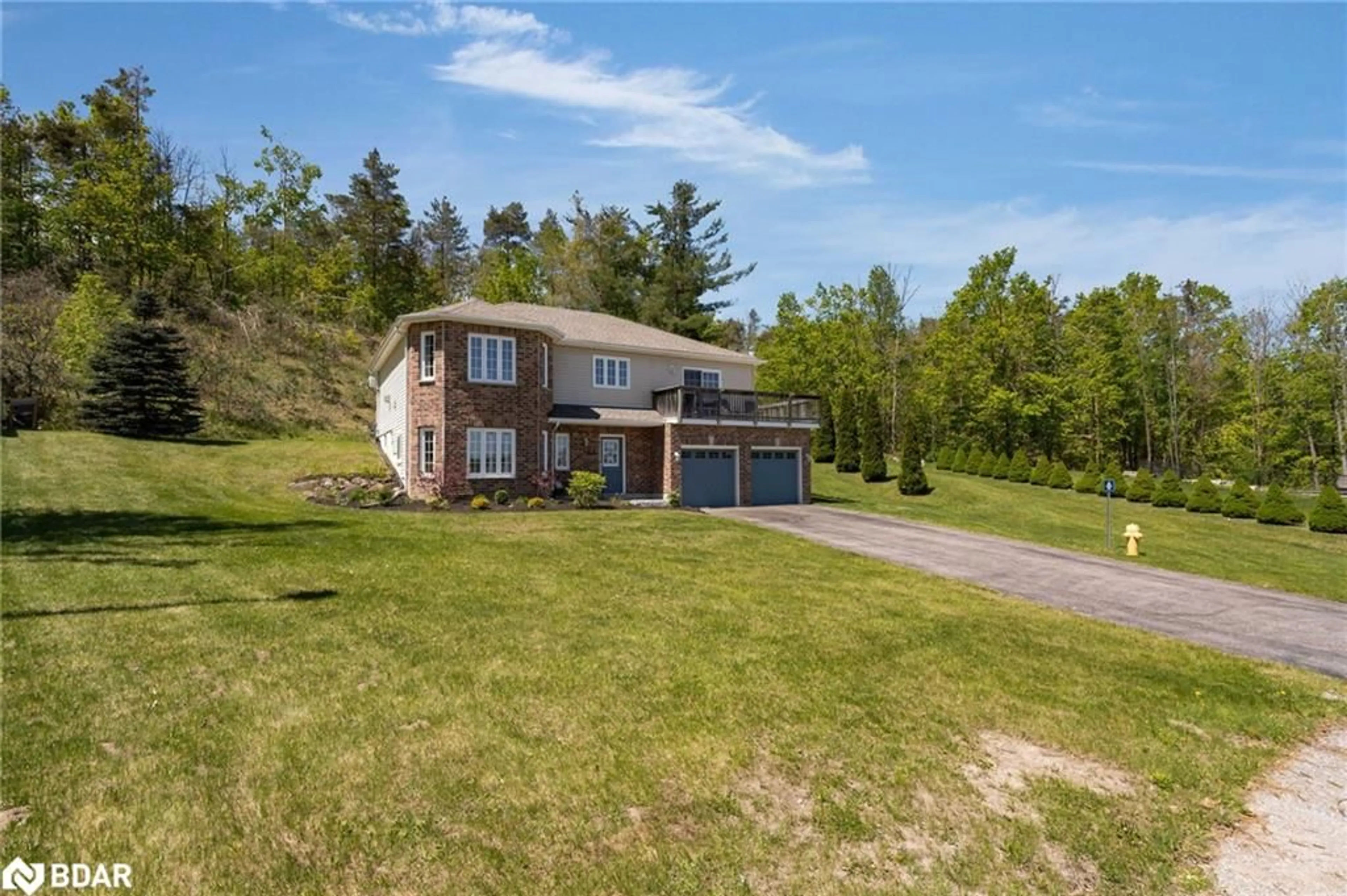 A pic from outside/outdoor area/front of a property/back of a property/a pic from drone, unknown for 8 Ash Court Crt, Oro-Medonte Ontario L0K 1E0