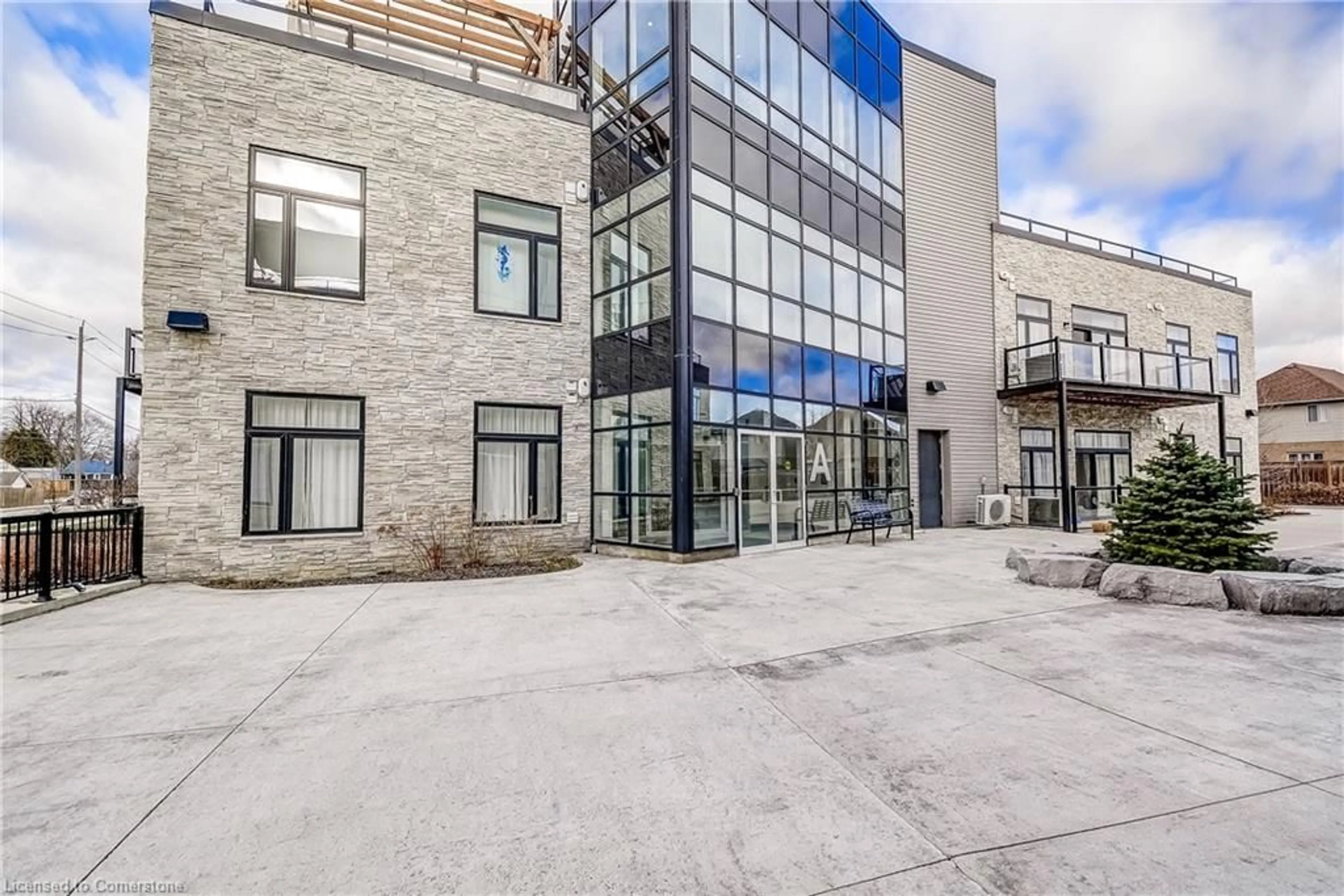 Patio, building for 85 Morrell St #218A, Brantford Ontario N3T 4J6
